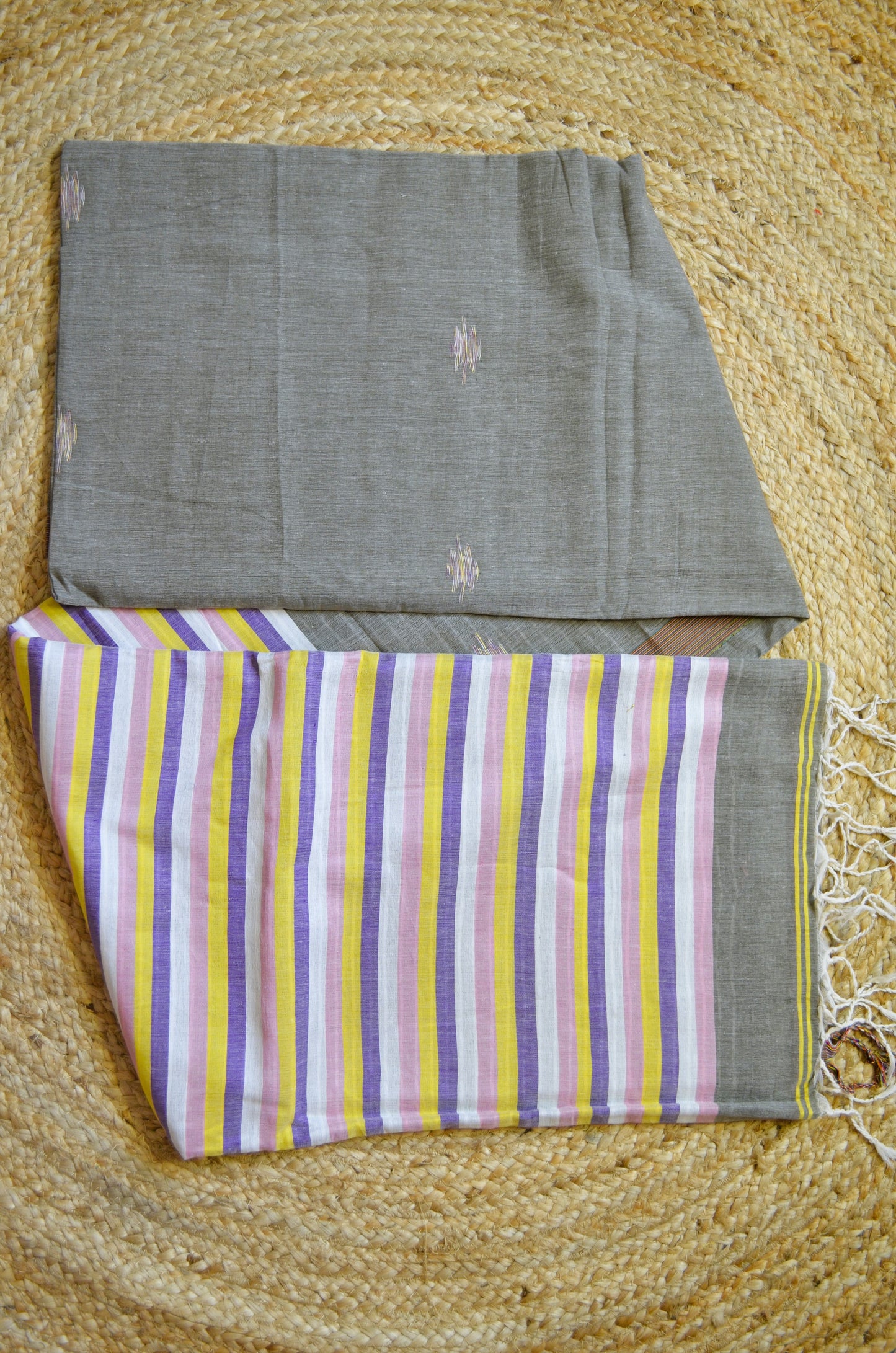 Grey Buttery Mul Cotton Bengal Muslin Handloom Saree