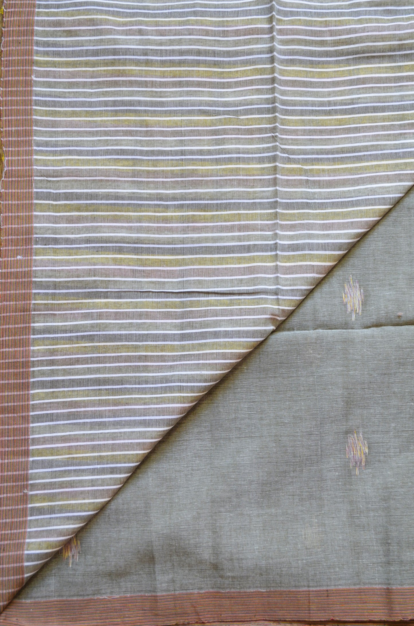 Grey Buttery Mul Cotton Bengal Muslin Handloom Saree