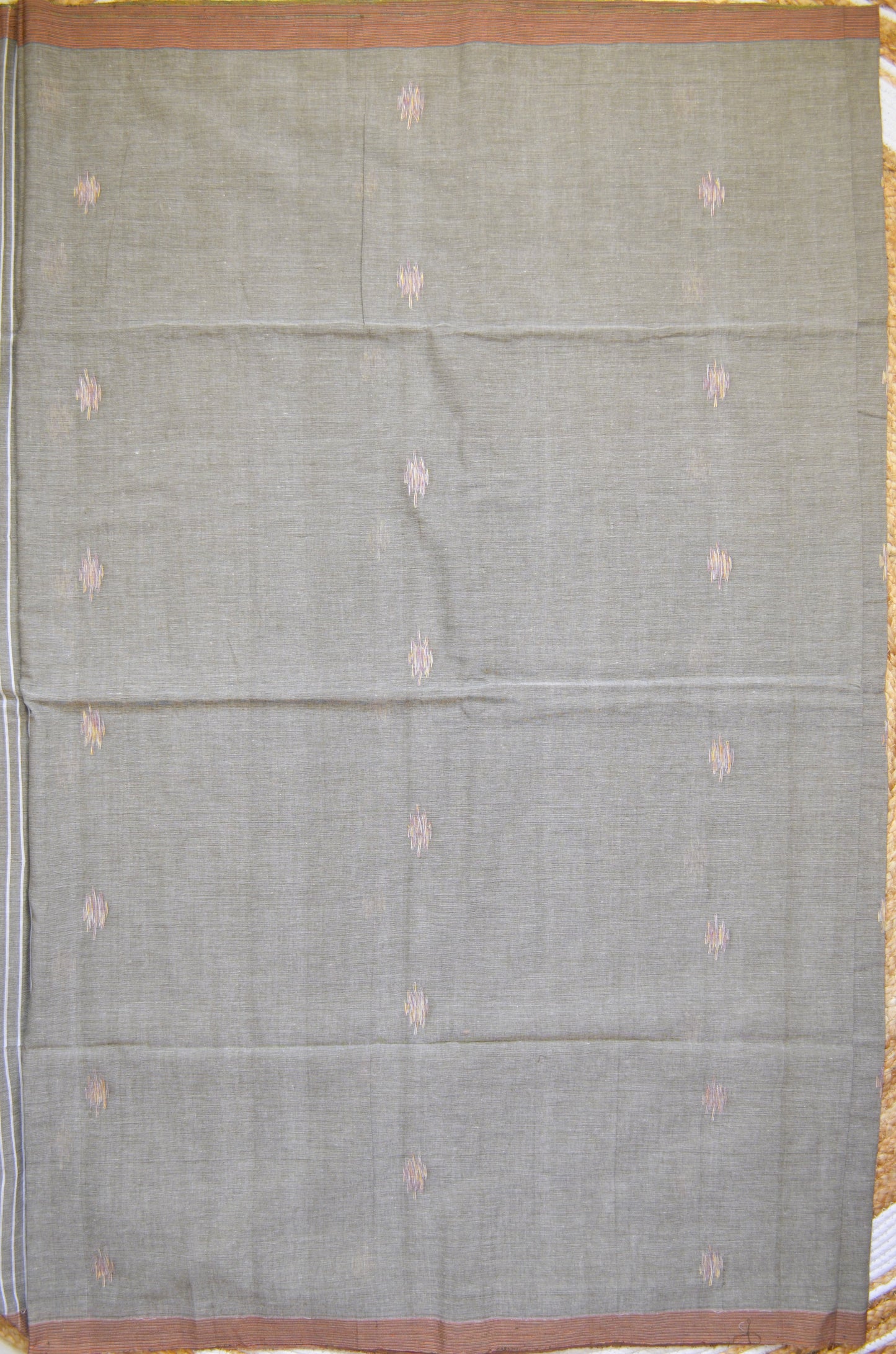 Grey Buttery Mul Cotton Bengal Muslin Handloom Saree