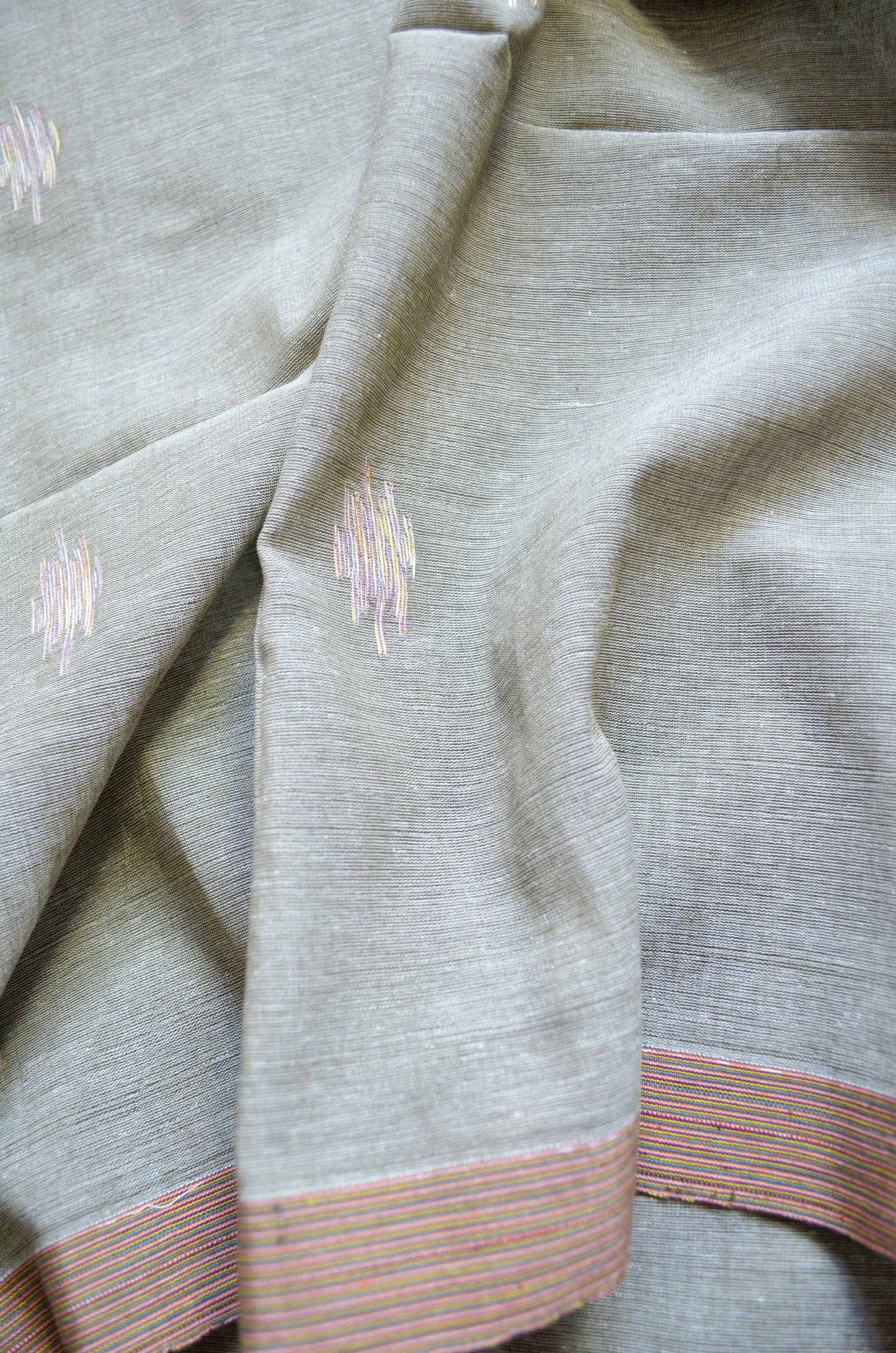 Grey Buttery Mul Cotton Bengal Muslin Handloom Saree