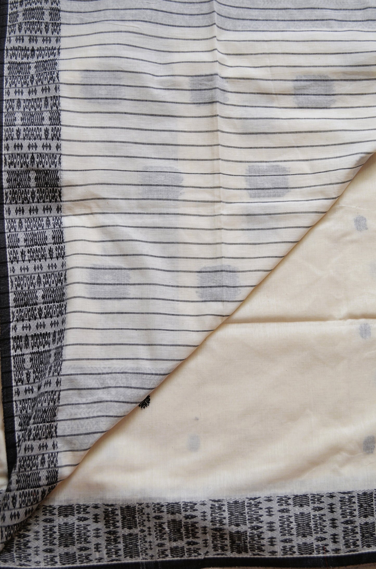 Off White Butter Cotton Bengal Muslin Handloom Saree
