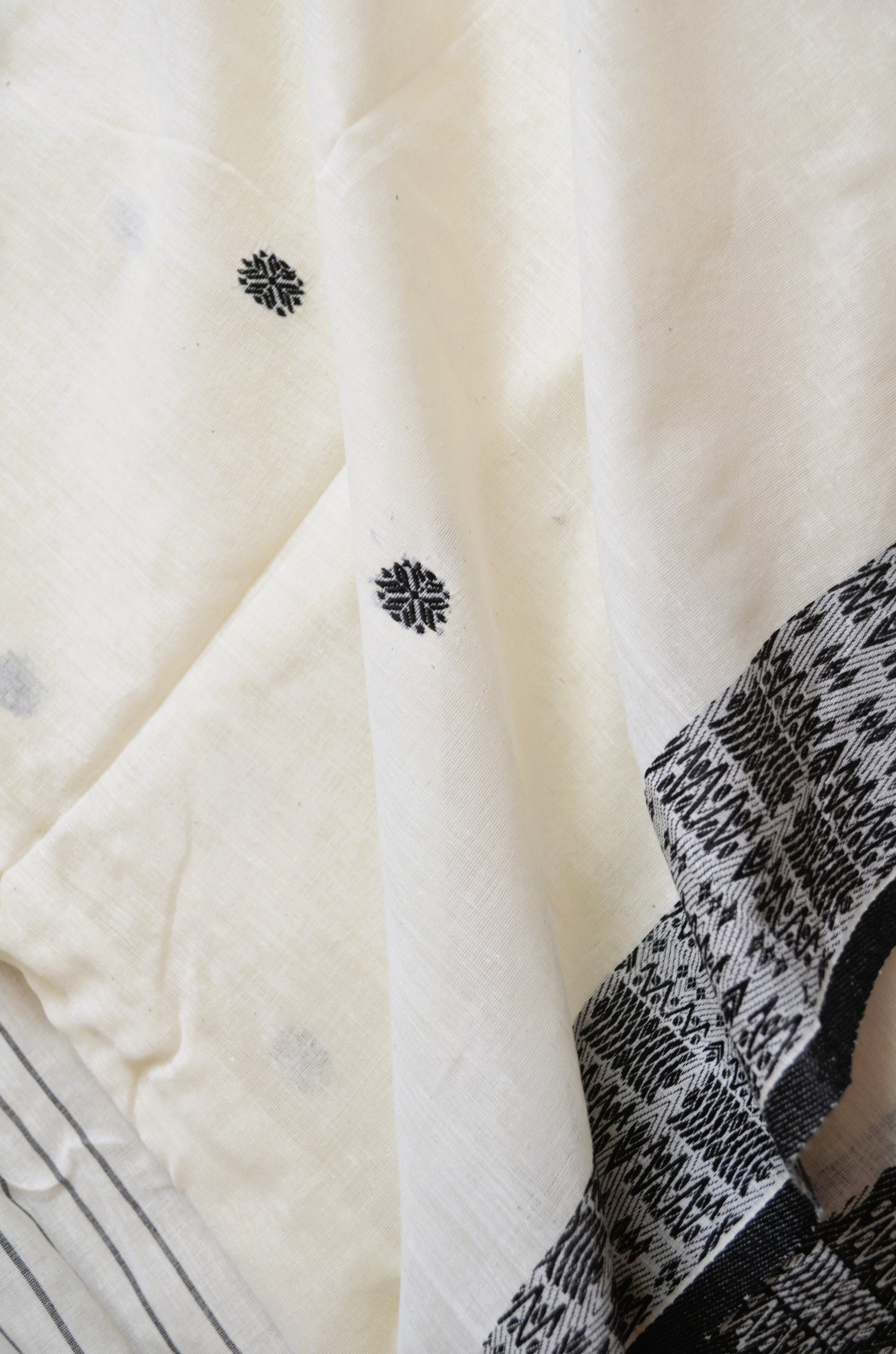 Off White Butter Cotton Bengal Muslin Handloom Saree