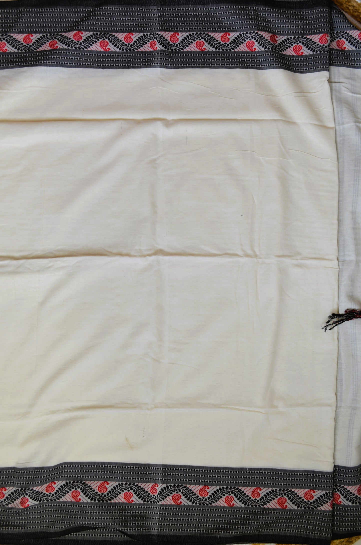 Off White Bengal Tangail Handloom Saree