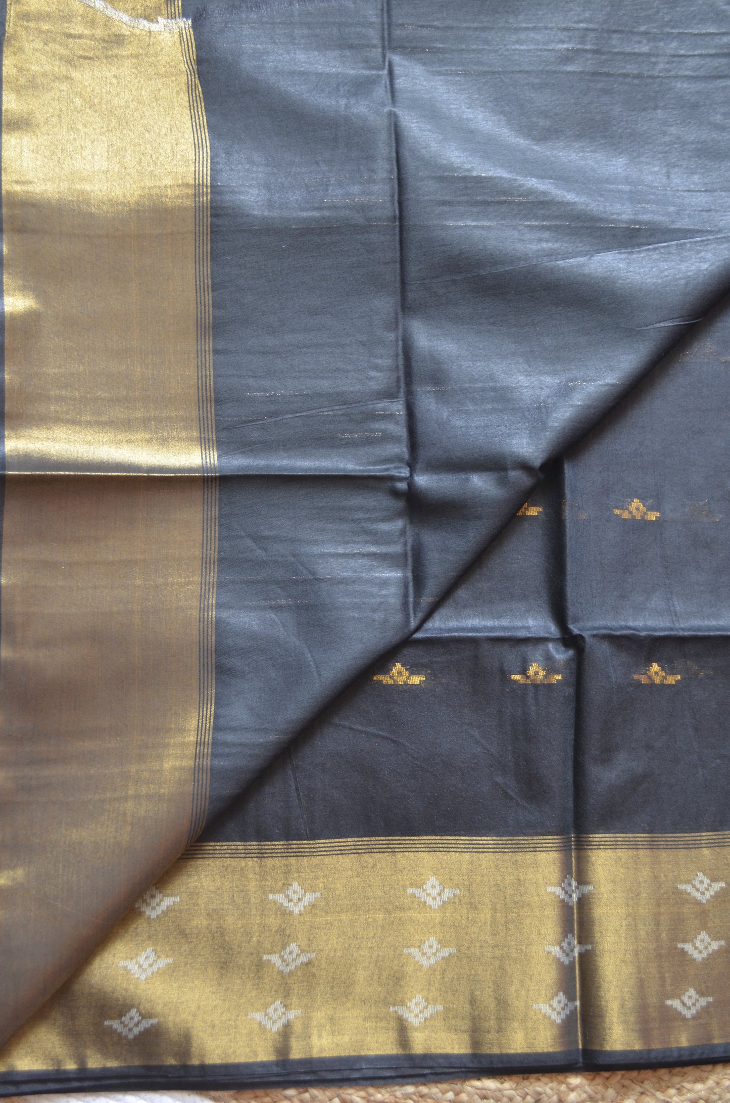 Black Contemporary Zari Work Vegan Silk Handloom Saree