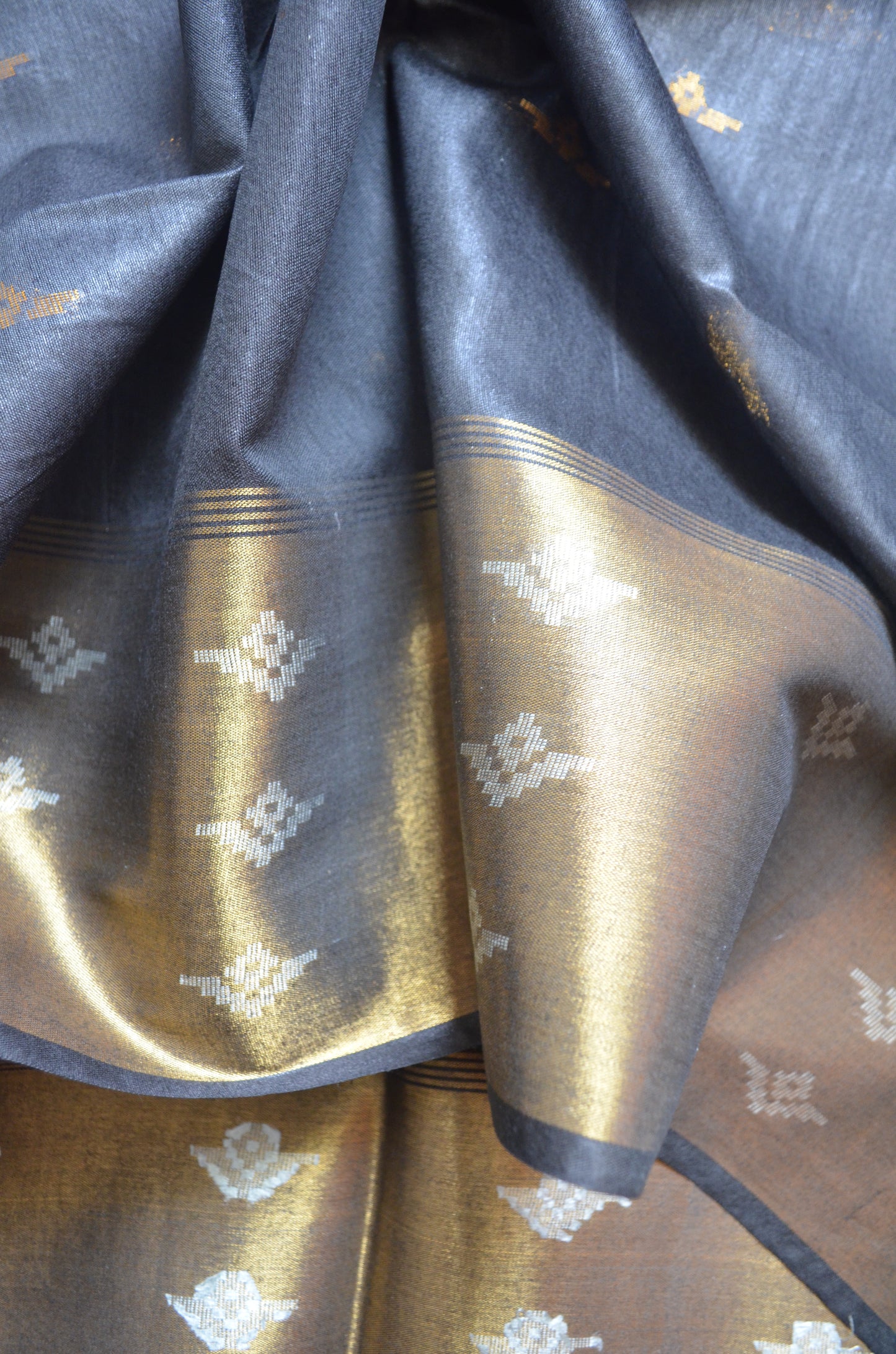 Black Contemporary Zari Work Vegan Silk Handloom Saree