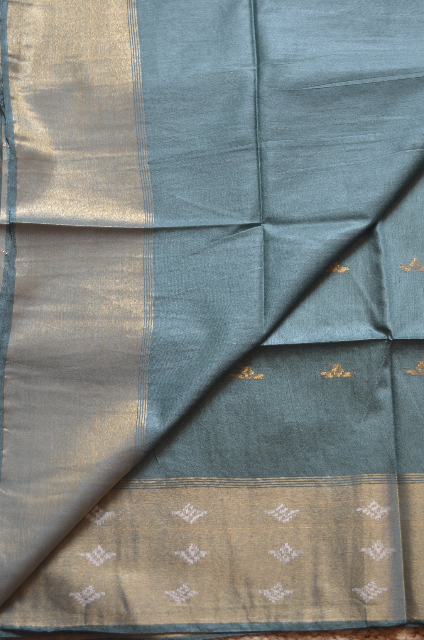Green Contemporary Zari Work Vegan Silk Handloom Saree
