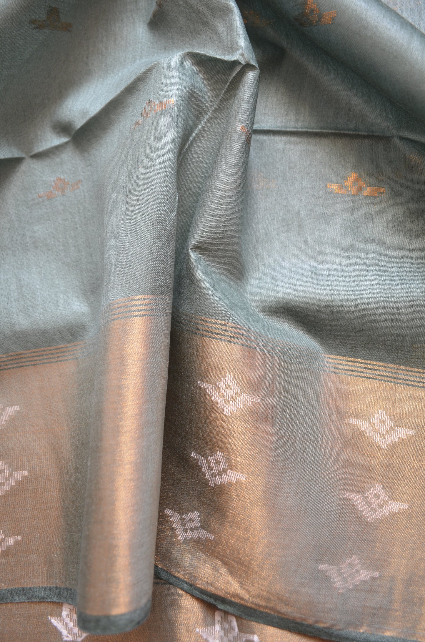 Green Contemporary Zari Work Vegan Silk Handloom Saree