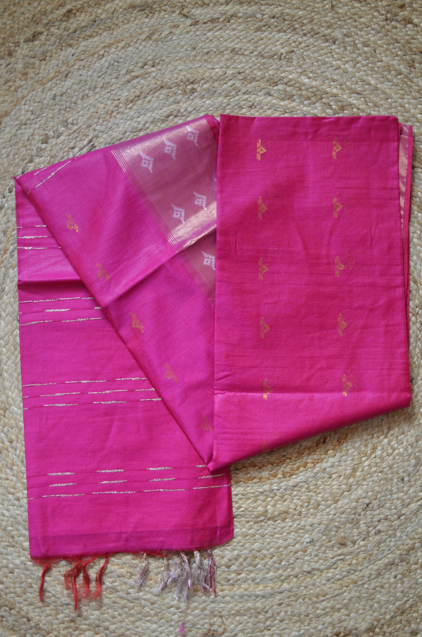 Magenta Contemporary Zari Work Vegan Silk Handloom Saree