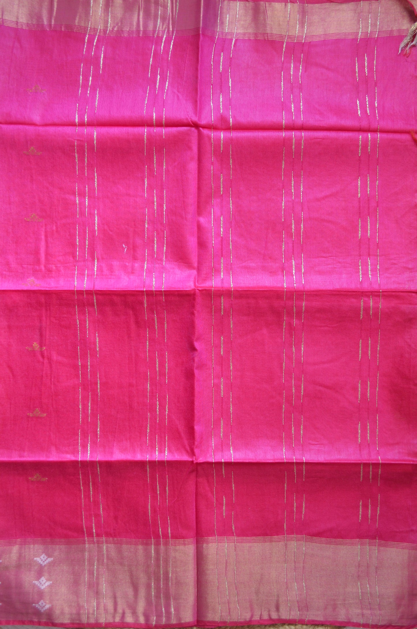 Magenta Contemporary Zari Work Vegan Silk Handloom Saree