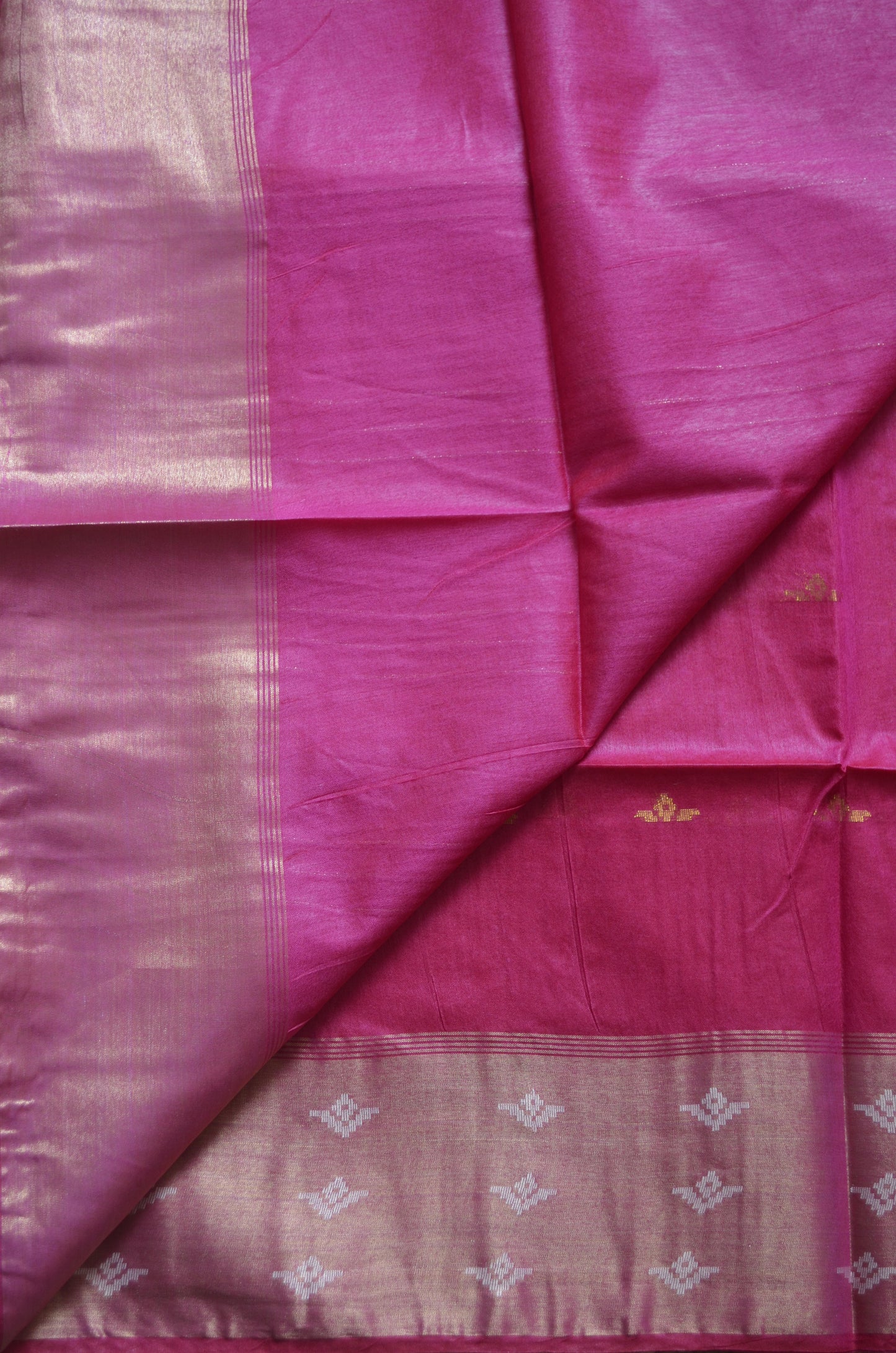 Magenta Contemporary Zari Work Vegan Silk Handloom Saree