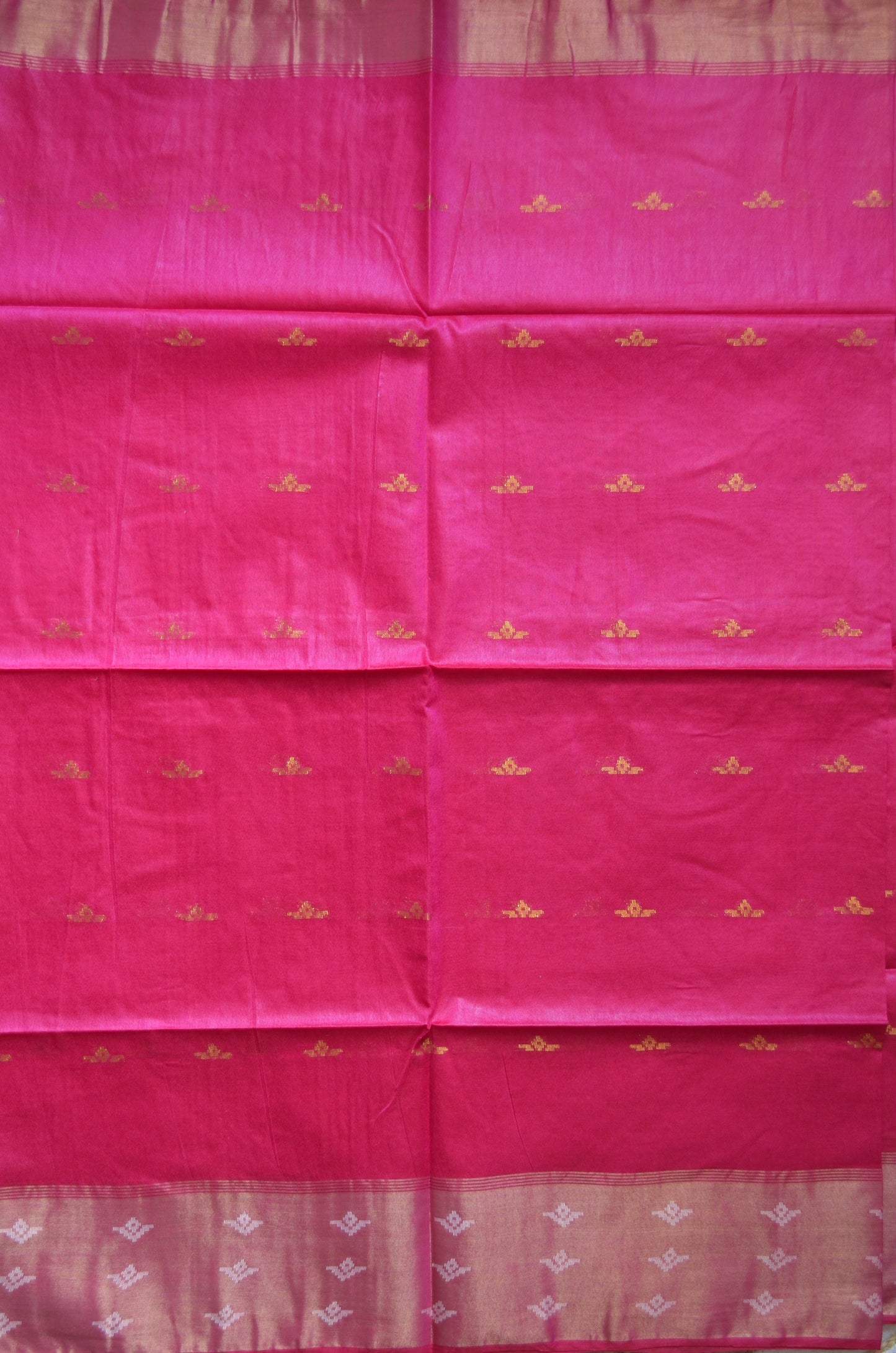 Magenta Contemporary Zari Work Vegan Silk Handloom Saree