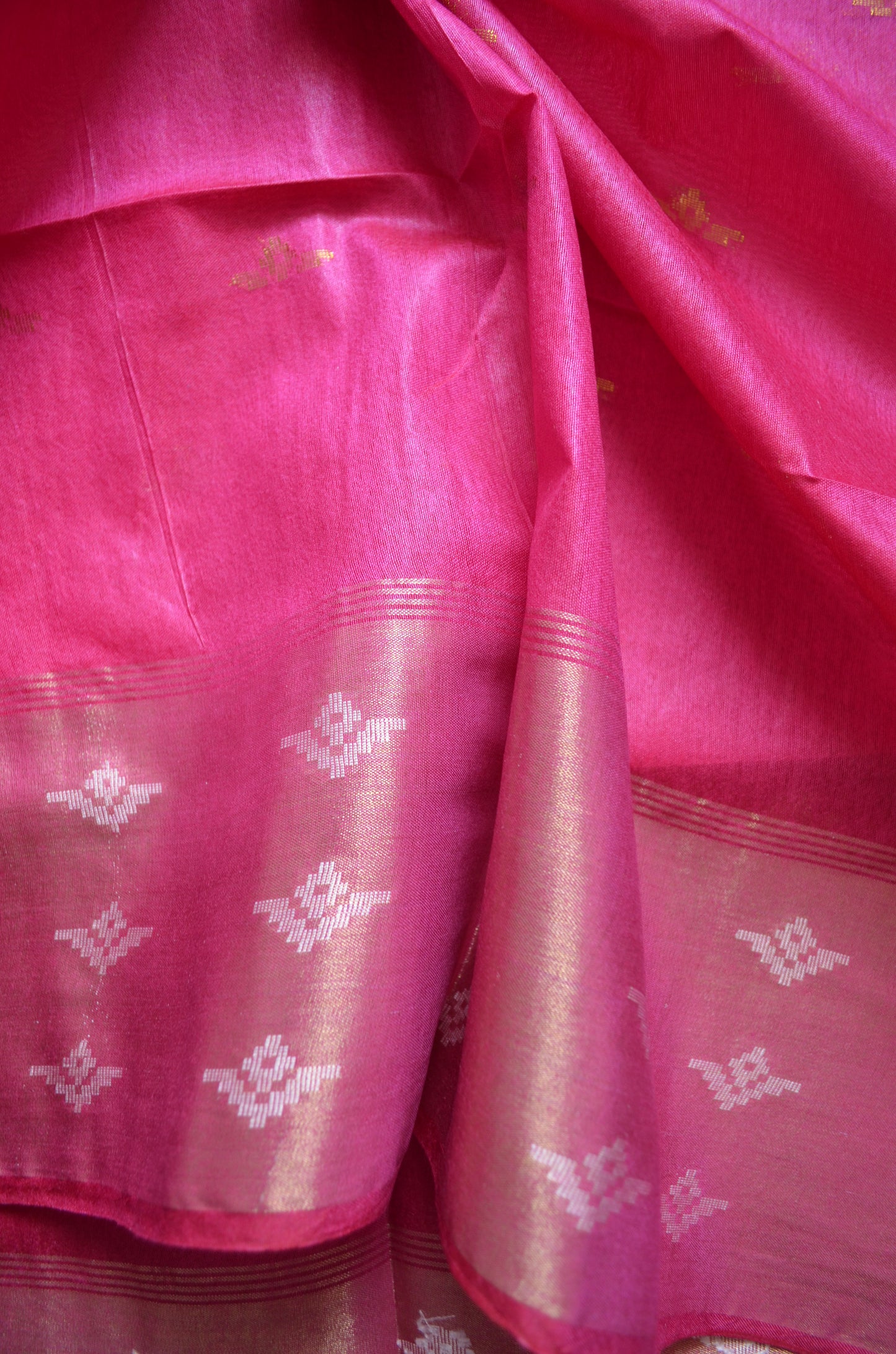 Magenta Contemporary Zari Work Vegan Silk Handloom Saree