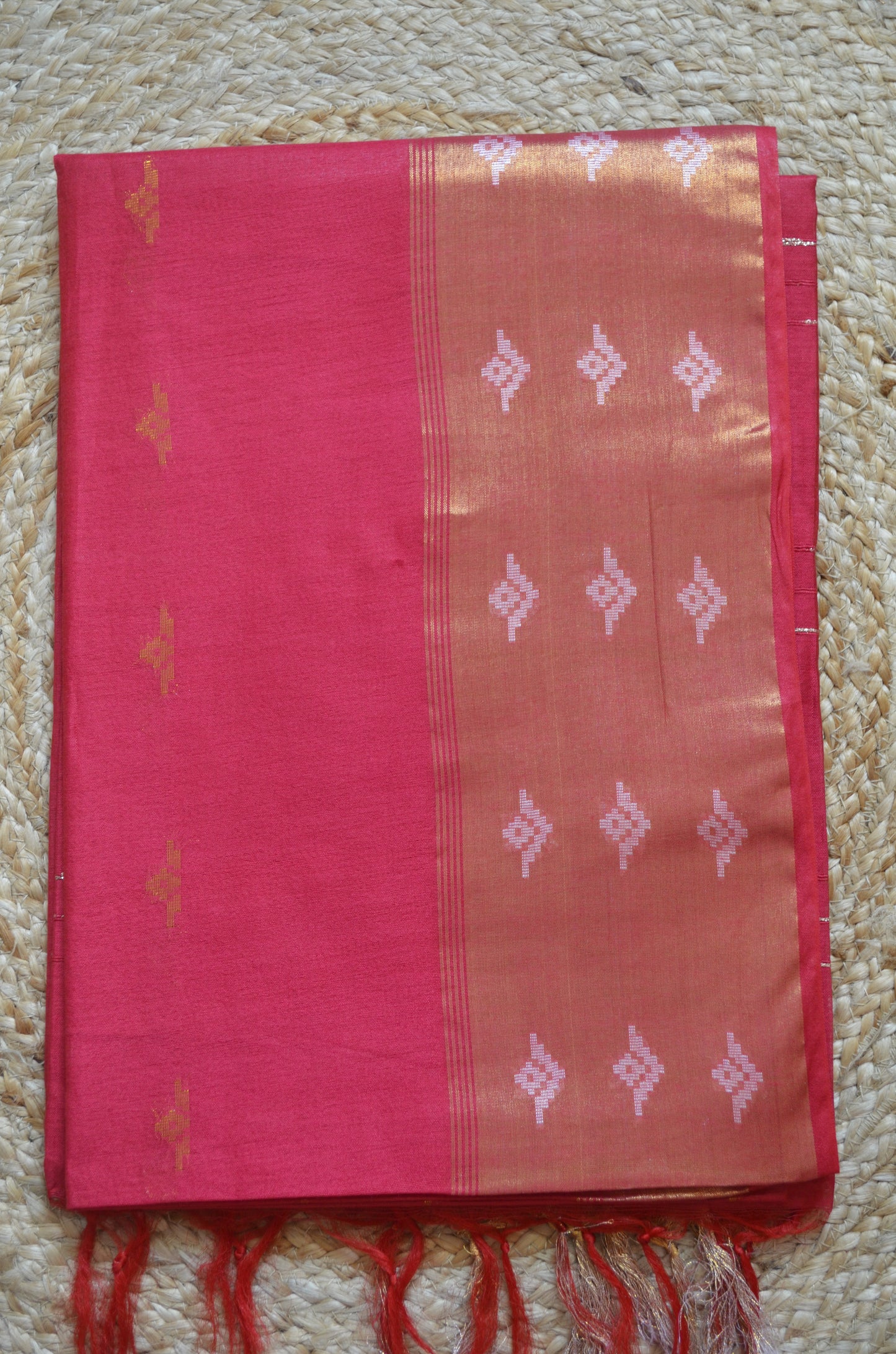 Red Contemporary Zari Work Vegan Silk Handloom Saree
