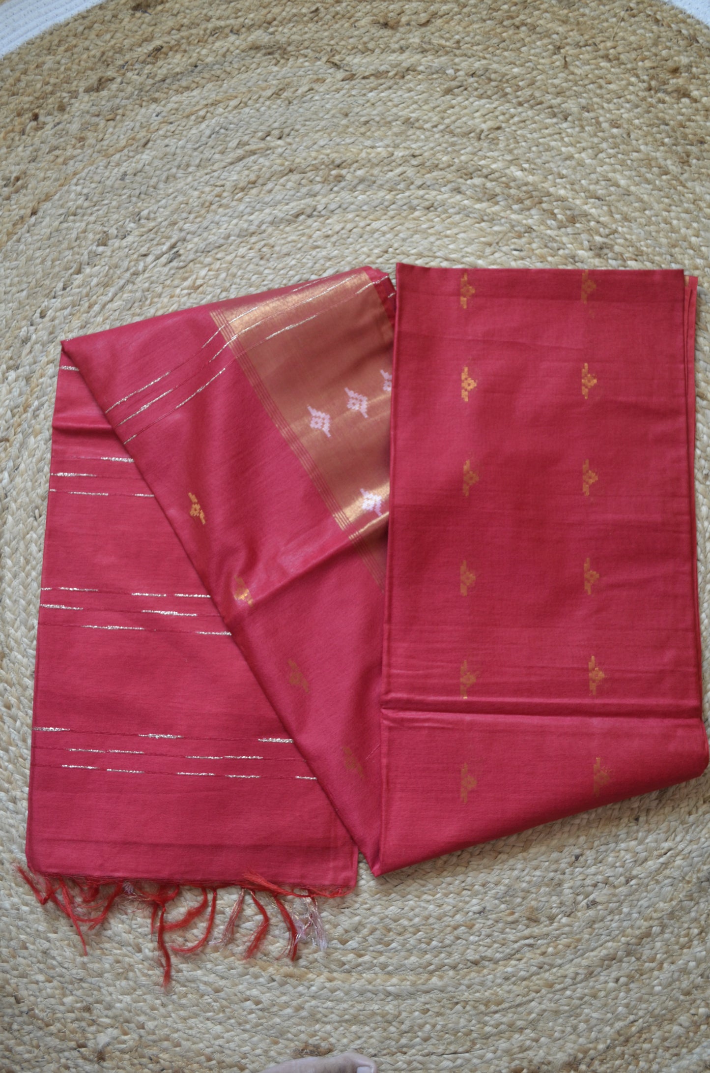 Red Contemporary Zari Work Vegan Silk Handloom Saree