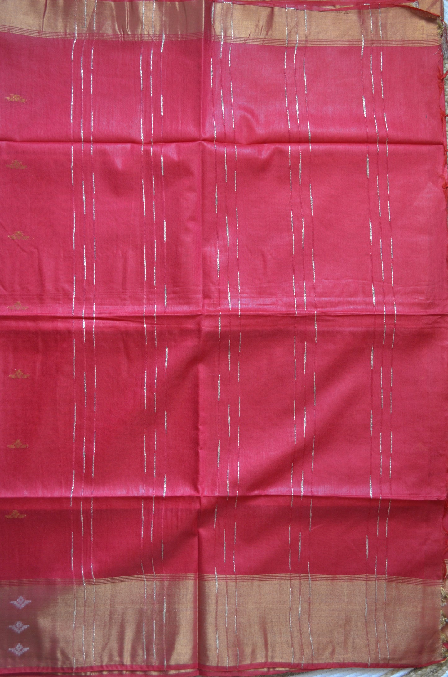 Red Contemporary Zari Work Vegan Silk Handloom Saree