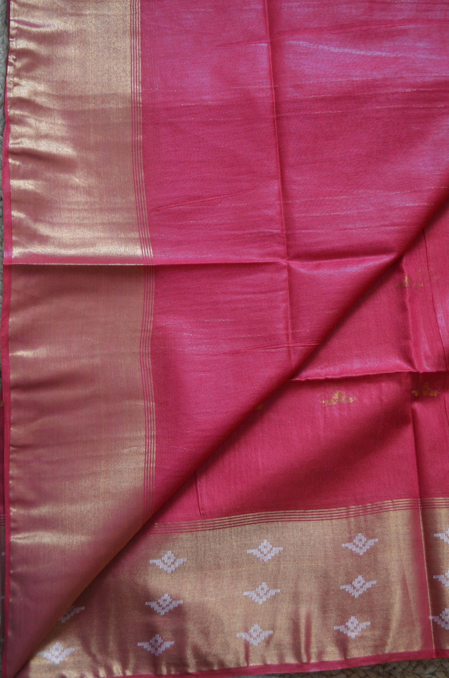 Red Contemporary Zari Work Vegan Silk Handloom Saree
