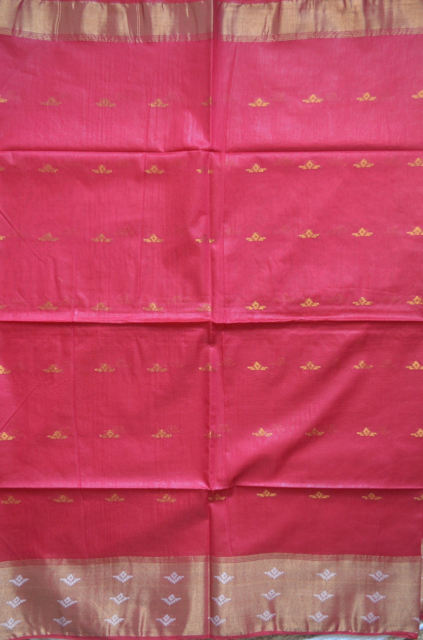 Red Contemporary Zari Work Vegan Silk Handloom Saree