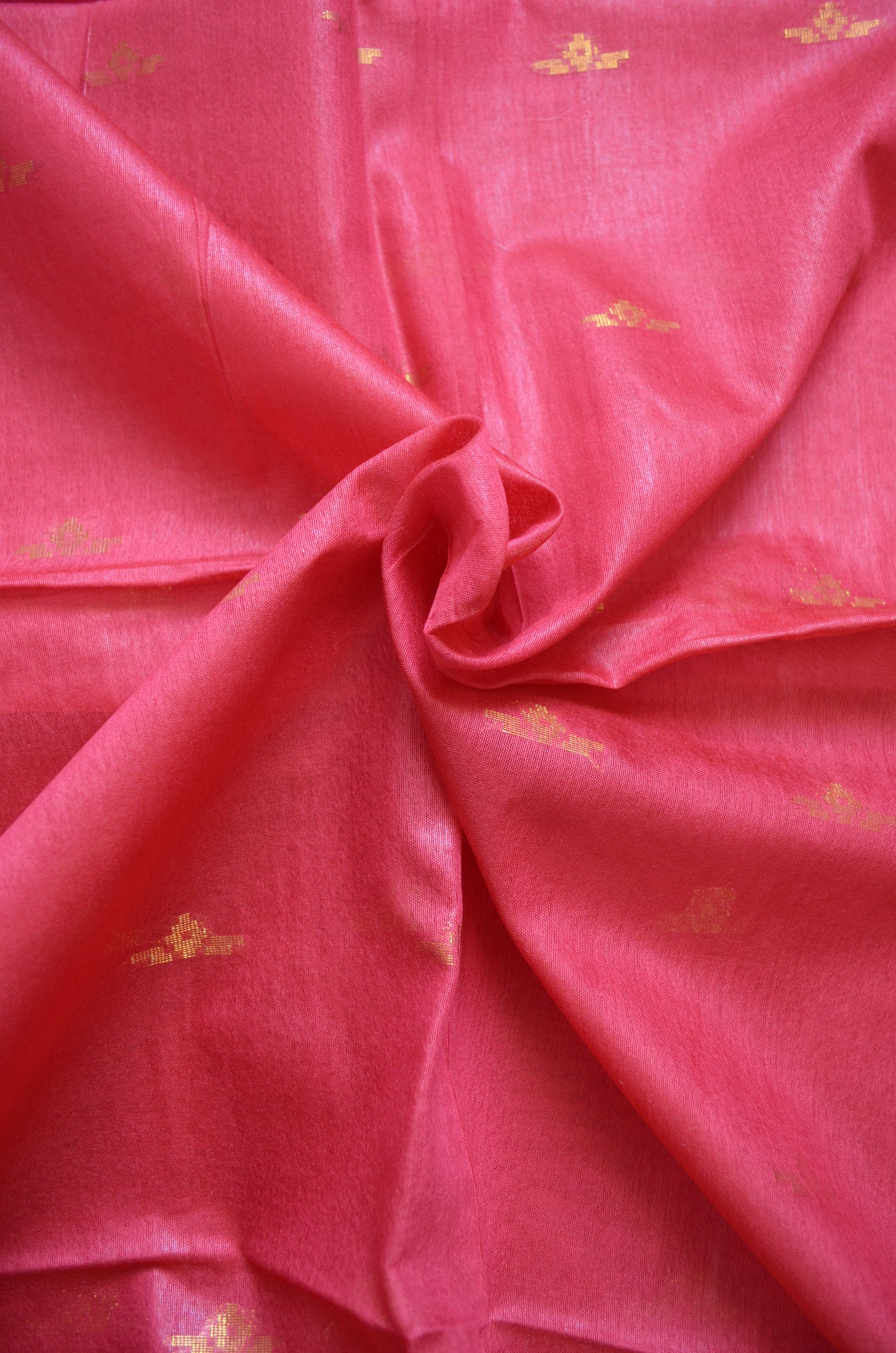Red Contemporary Zari Work Vegan Silk Handloom Saree