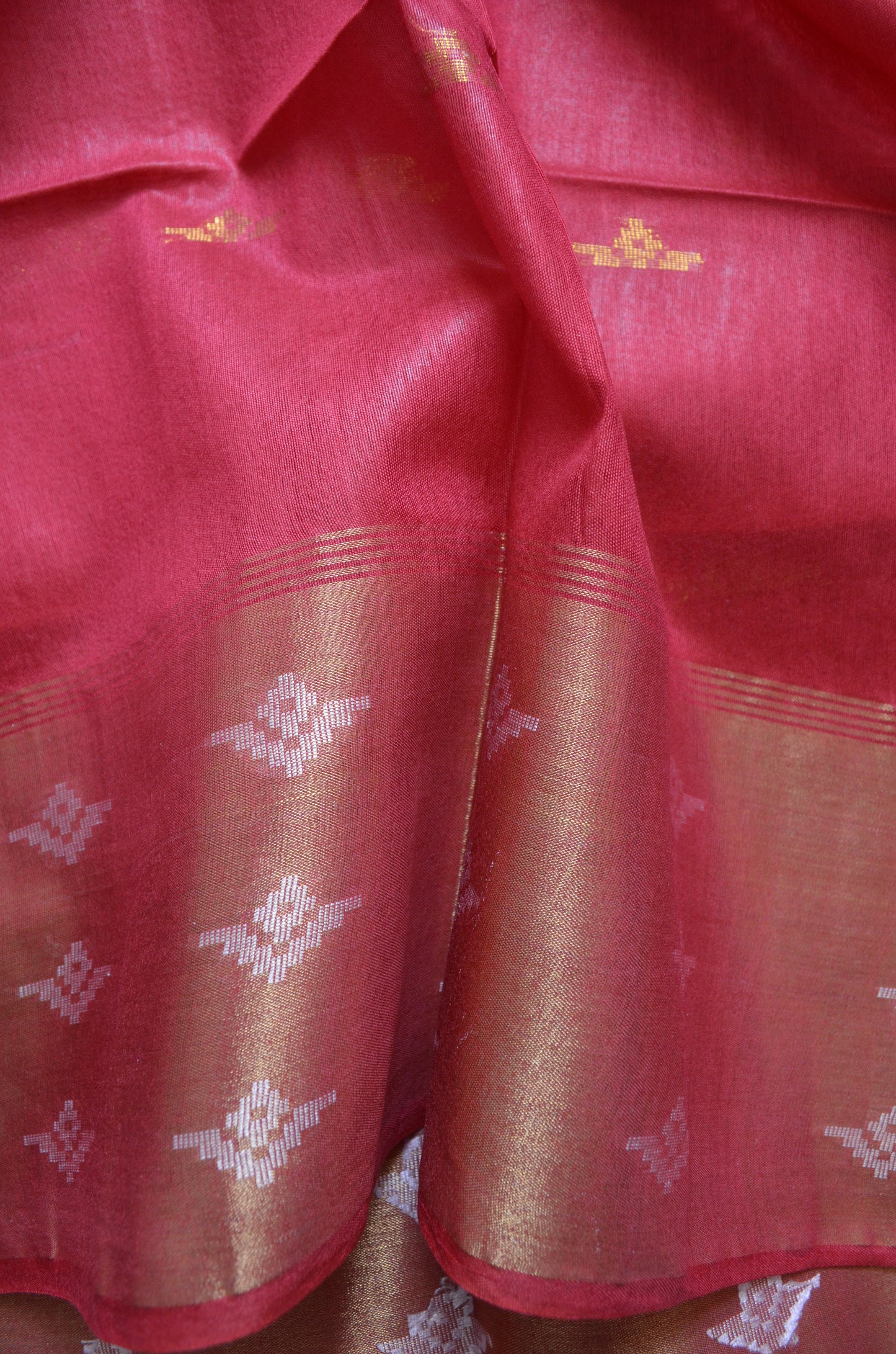 Red Contemporary Zari Work Vegan Silk Handloom Saree