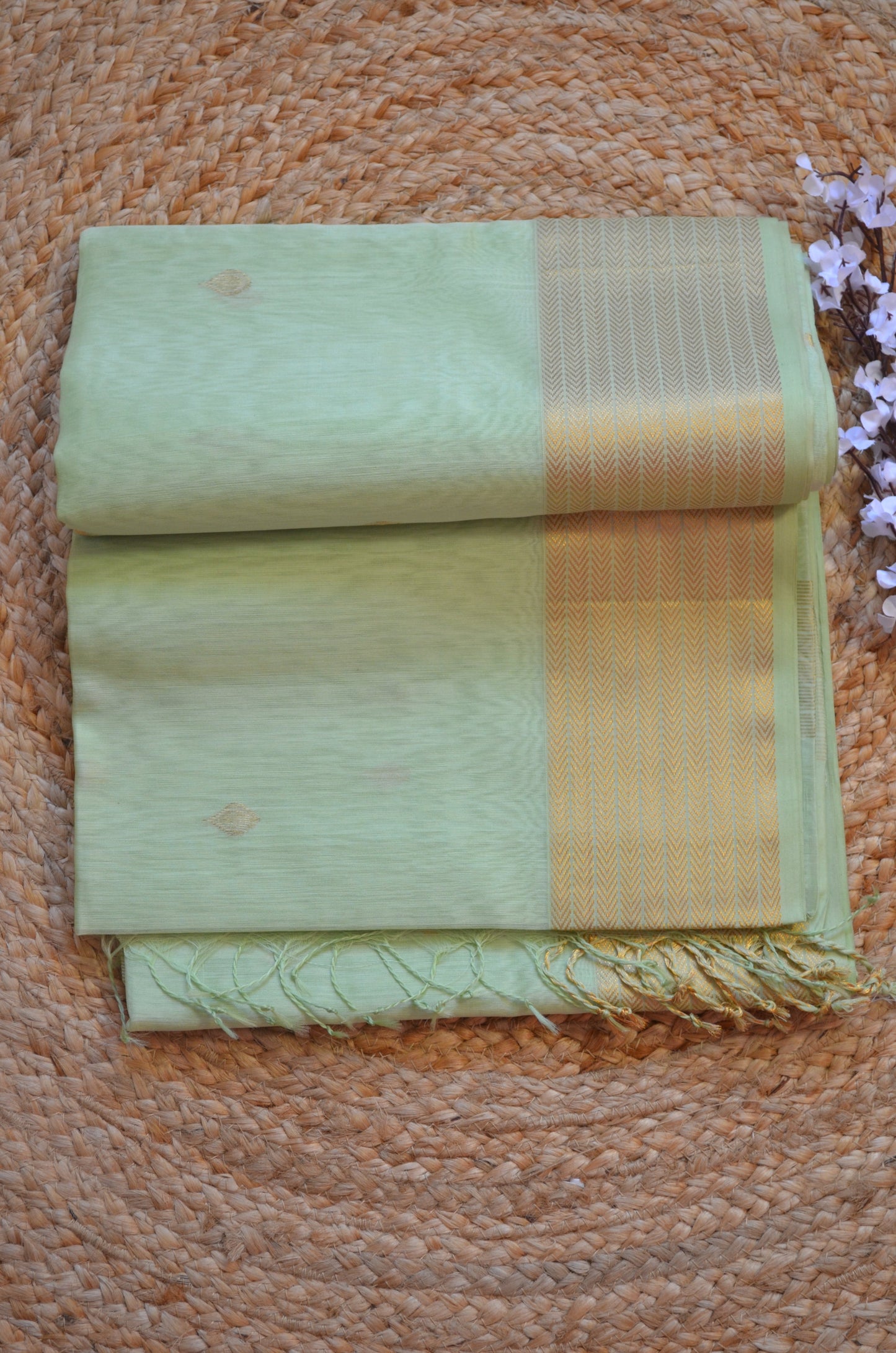 Light Sea Green Maheshwari Pure Silk Handloom Saree with Metal Zari