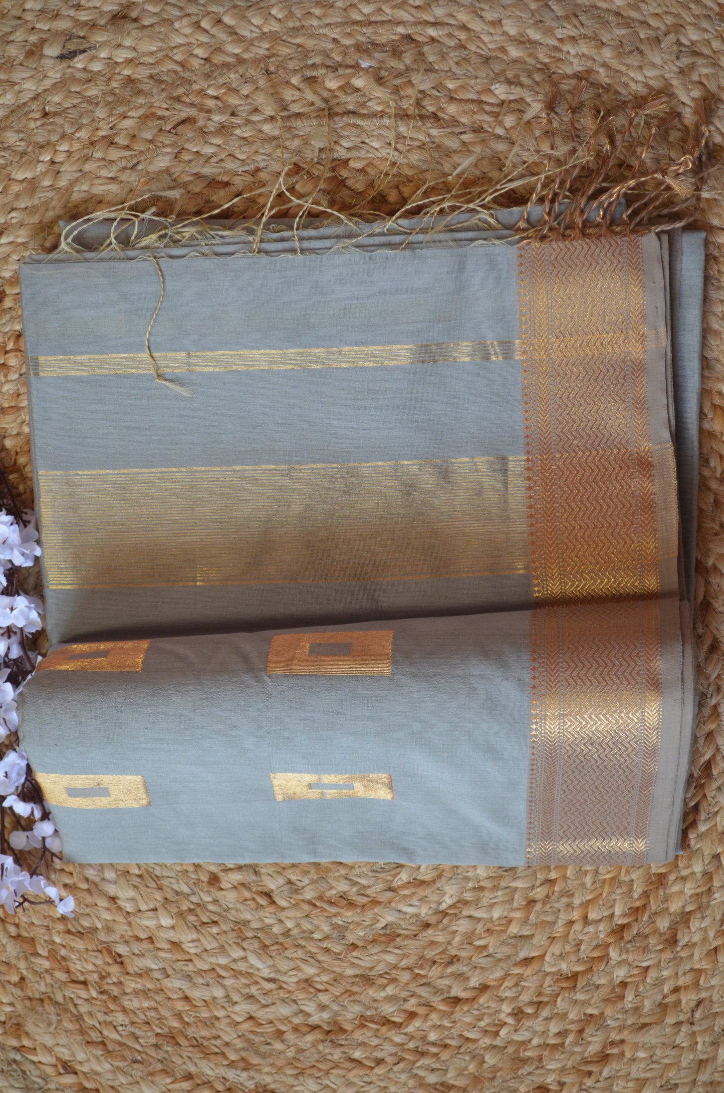Grey Maheshwari Pure Silk Handloom Saree with Metal Zari