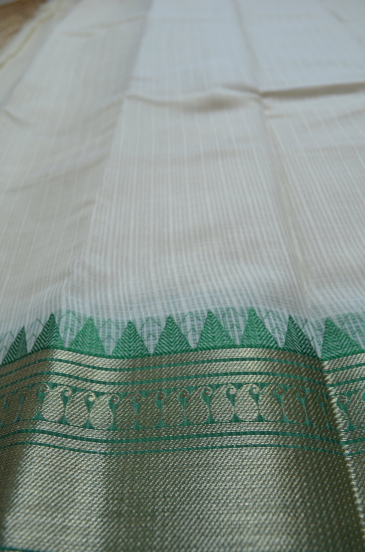 Cream Red and Green Kota Gadwal Cotton Silk Handloom Saree