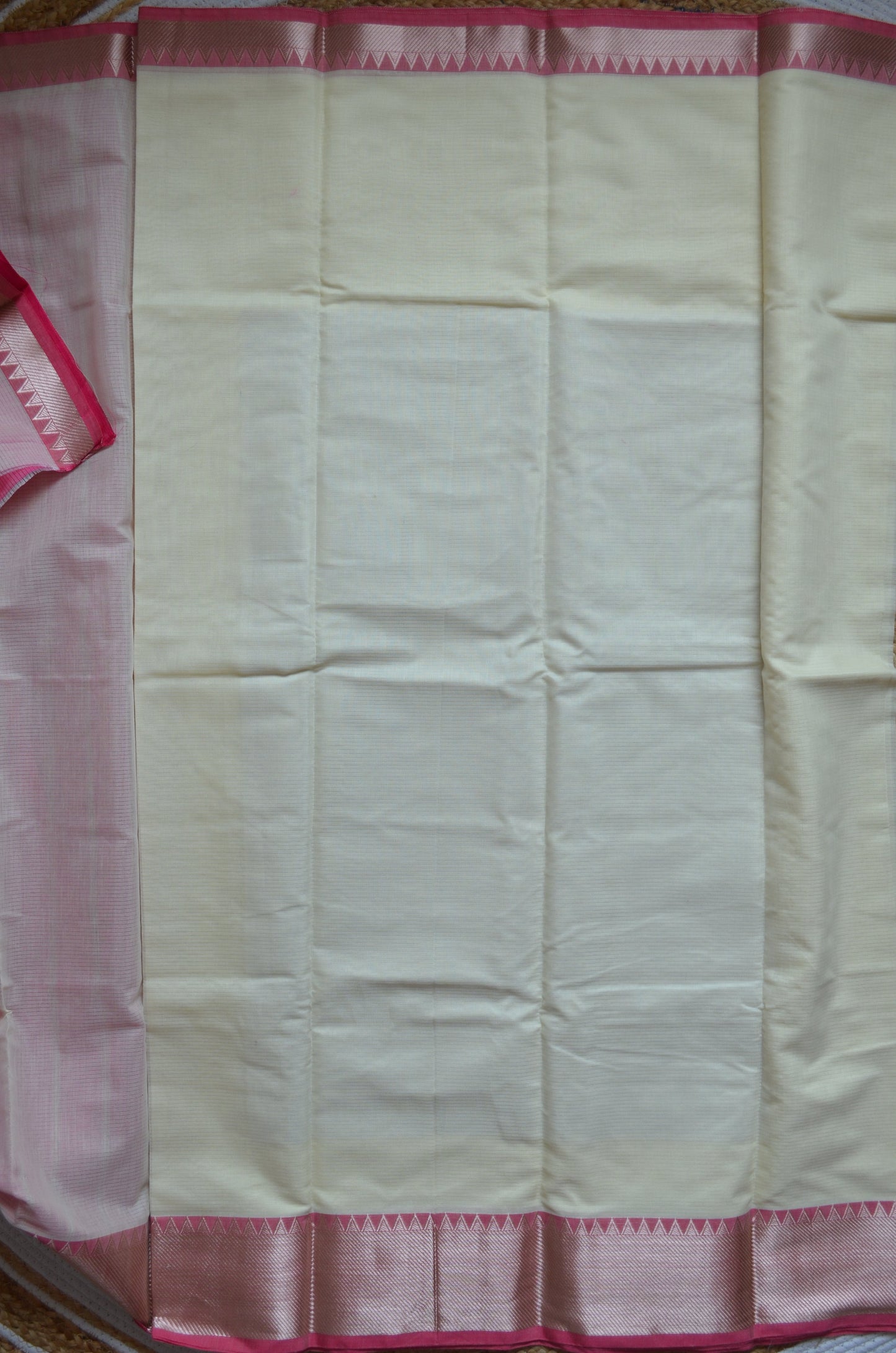 Cream Pink Mangalagiri Cotton Silk Handloom Saree