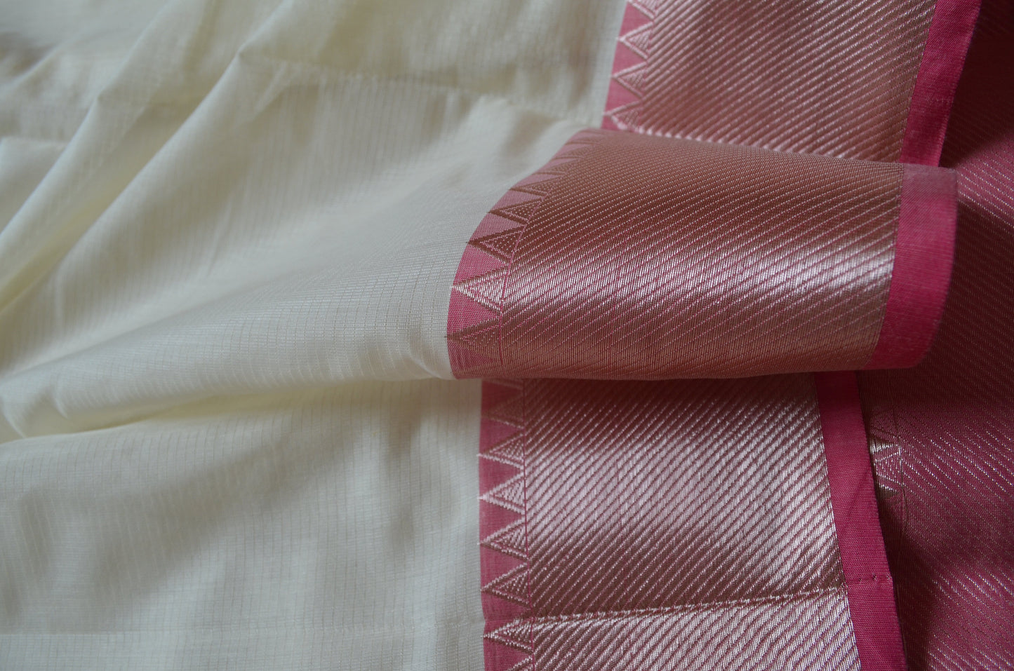 Cream Pink Mangalagiri Cotton Silk Handloom Saree