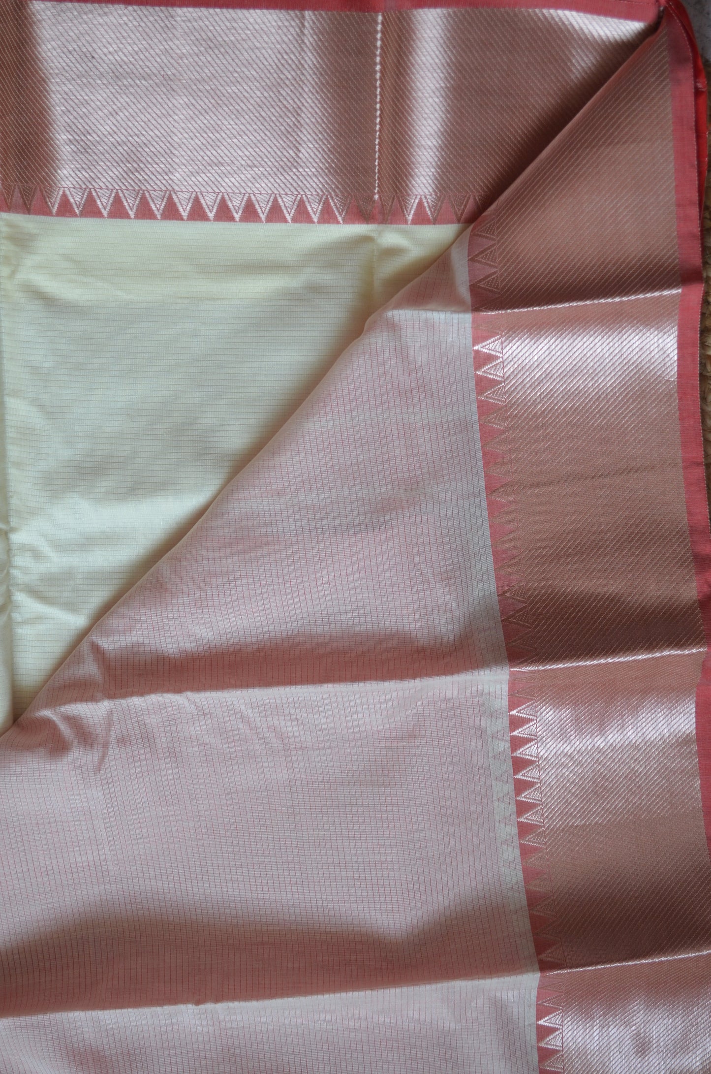 Cream Red Mangalagiri Cotton Silk Handloom Saree