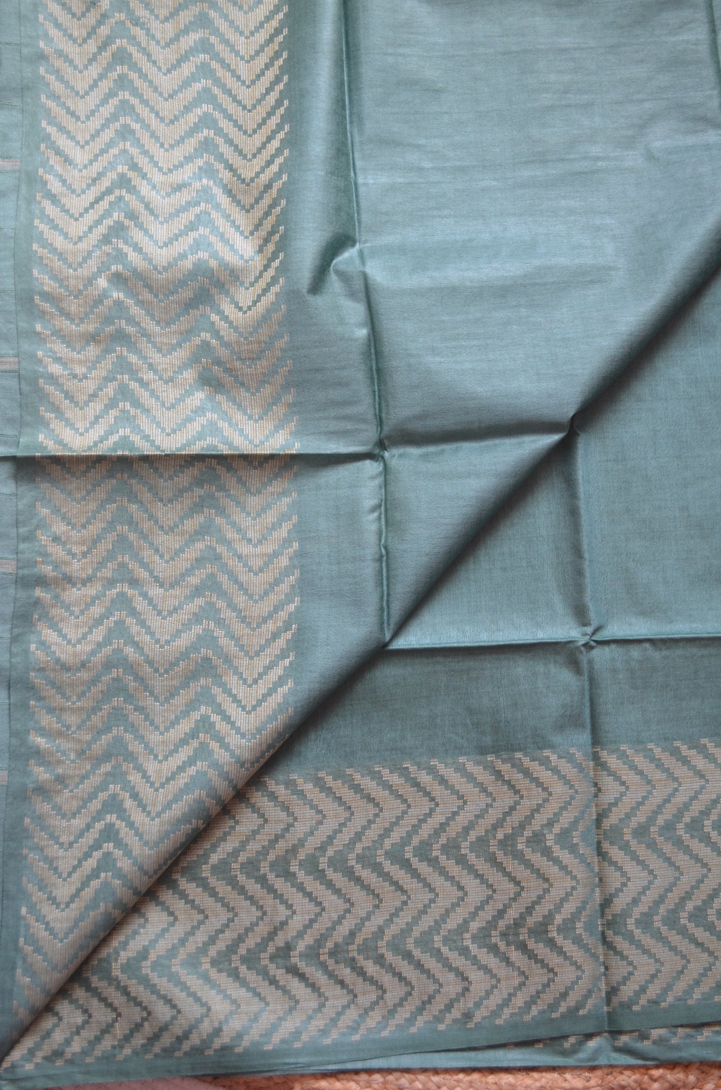 Bottle Green Contemporary Thread Work Vegan Silk Handloom Saree