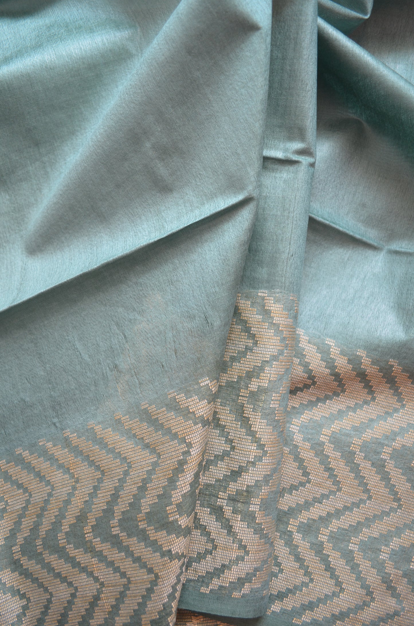 Bottle Green Contemporary Thread Work Vegan Silk Handloom Saree