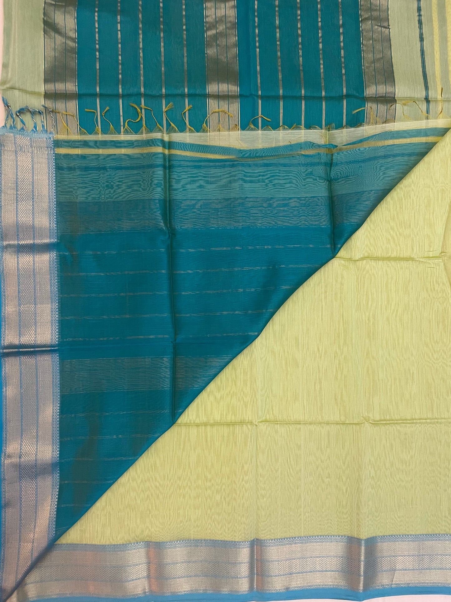 Light Pista Maheshwari Pure Silk Handloom Saree with Metal Zari
