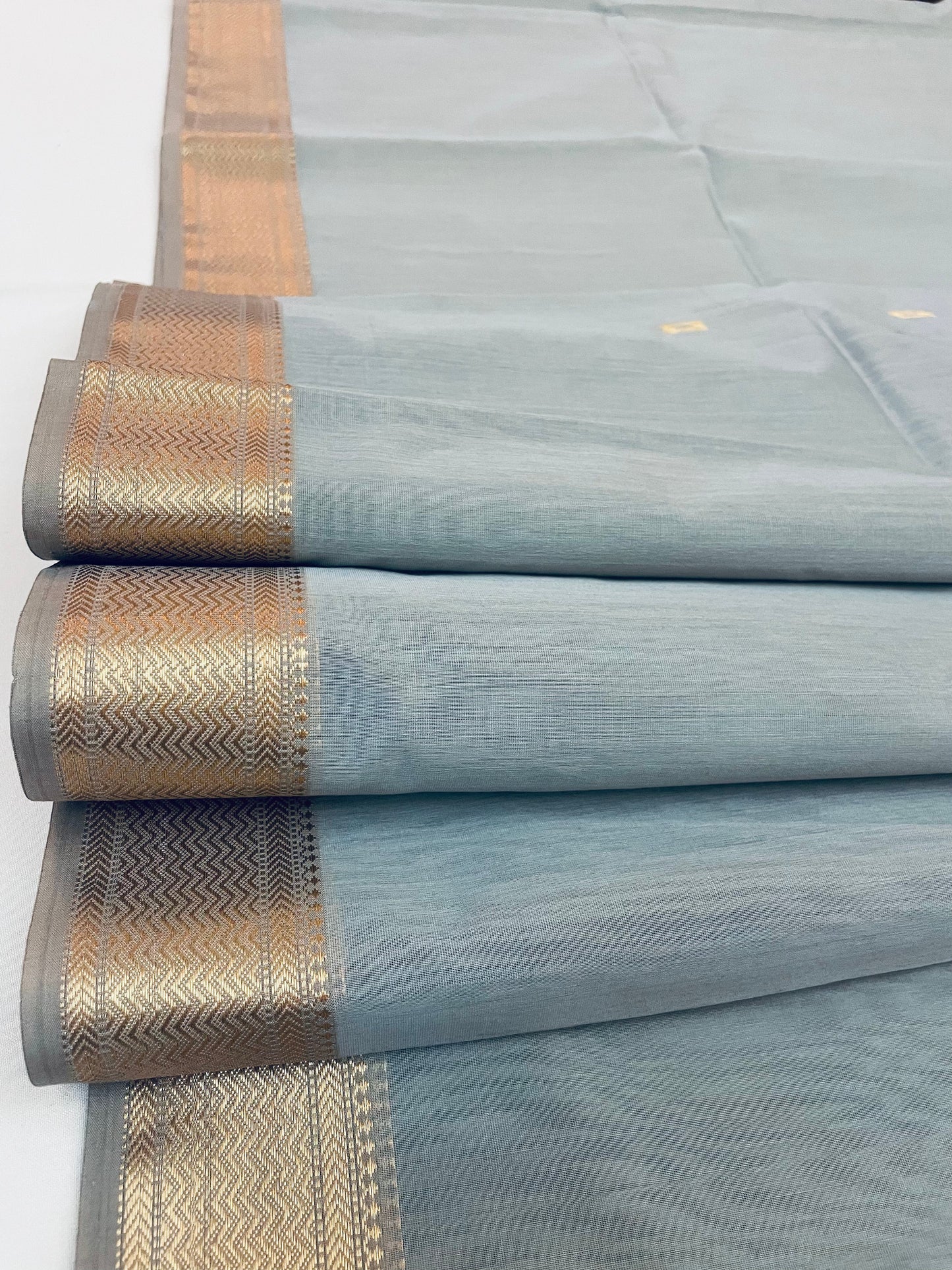 Grey Maheshwari Pure Silk Handloom Saree with Metal Zari