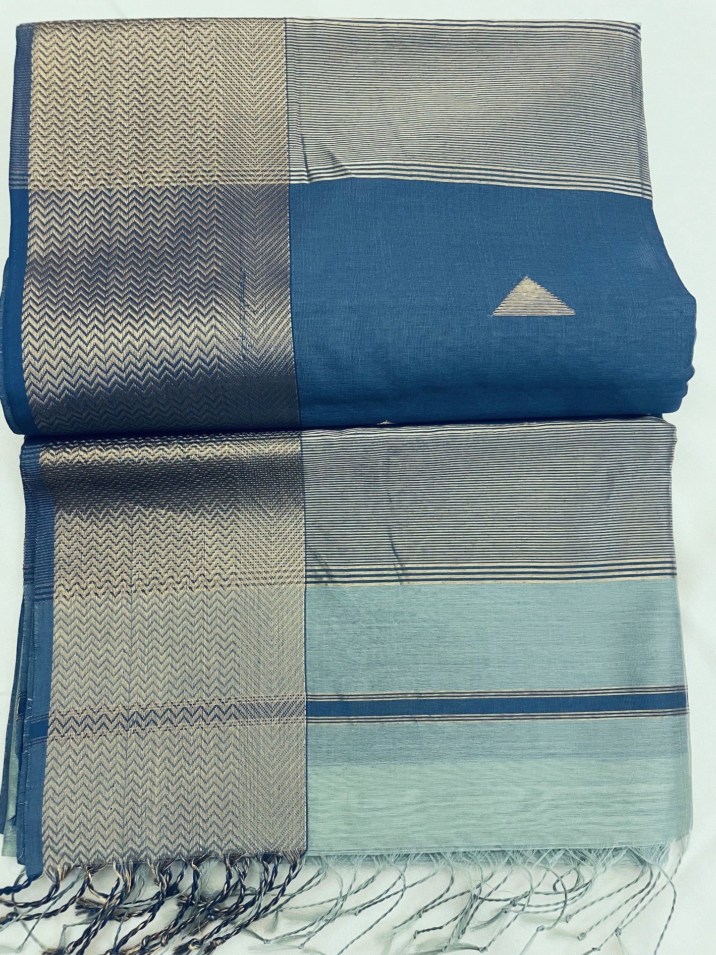 Light Teal Maheshwari Pure Silk Handloom Saree with thick Zari border