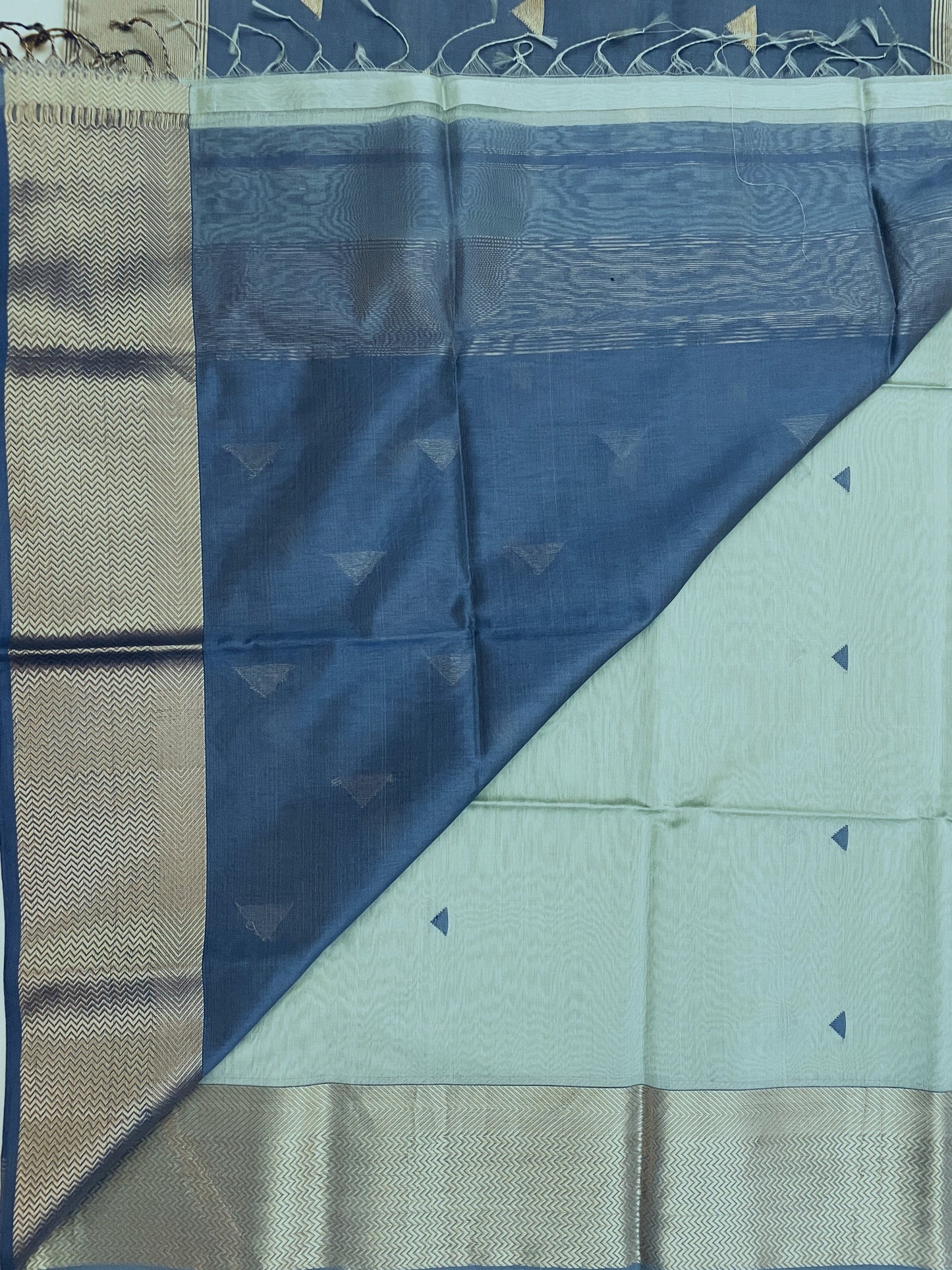 Light Teal Maheshwari Pure Silk Handloom Saree with thick Zari border