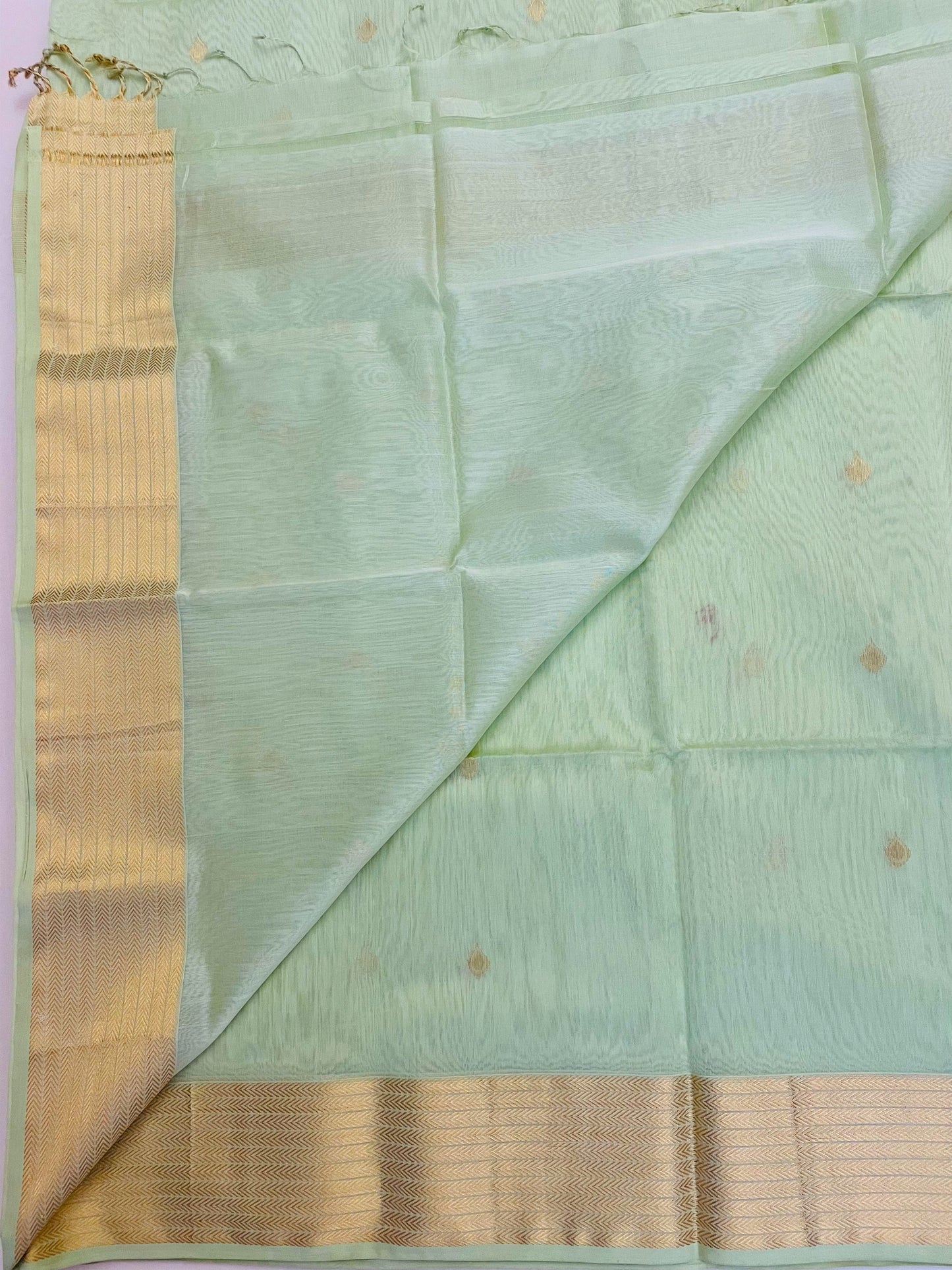 Light Sea Green Maheshwari Pure Silk Handloom Saree with Metal Zari