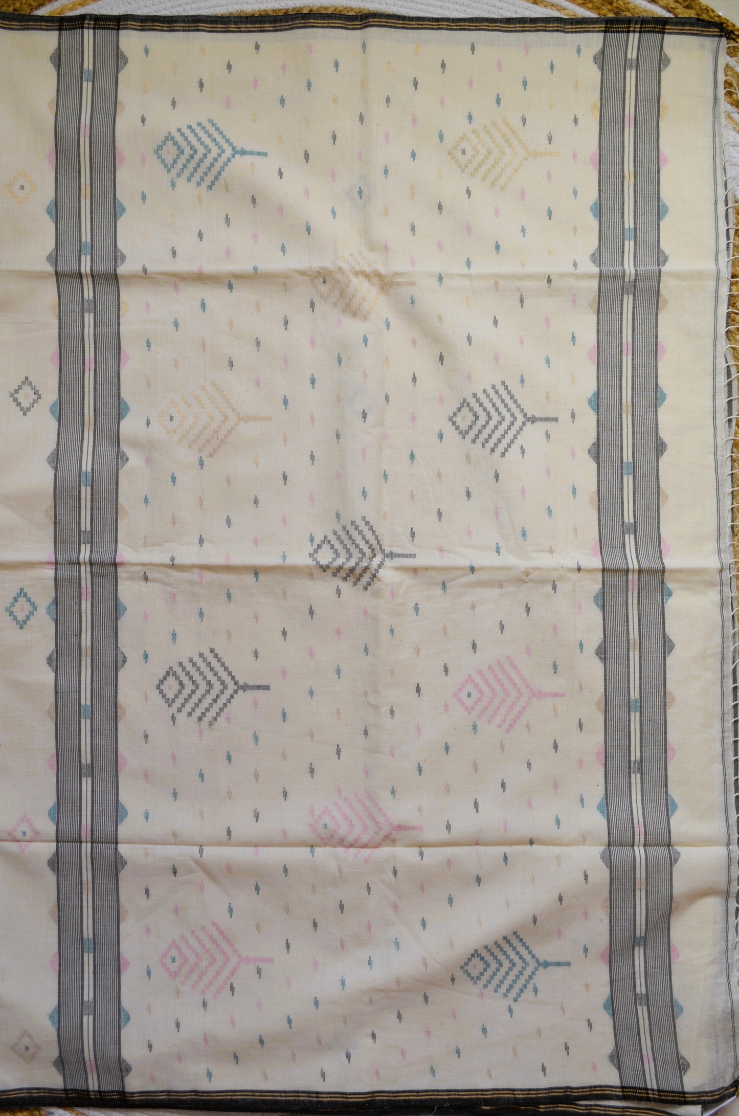 Off White Bengal Jamdani Handloom Saree