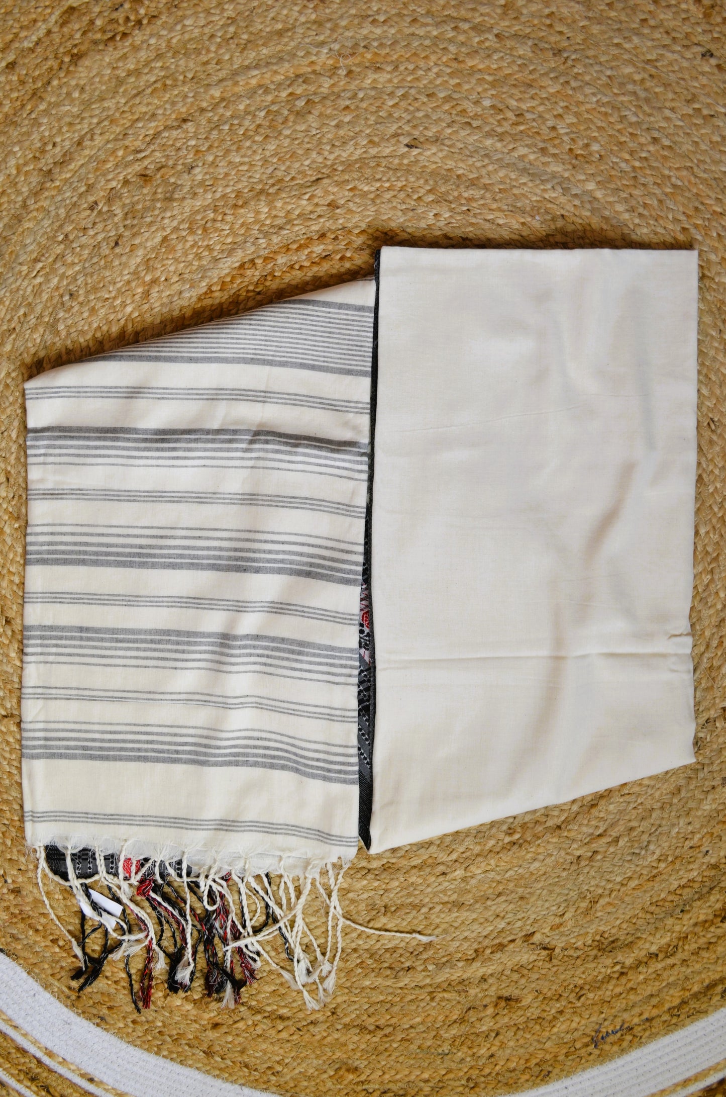 Off White Bengal Tangail Handloom Saree