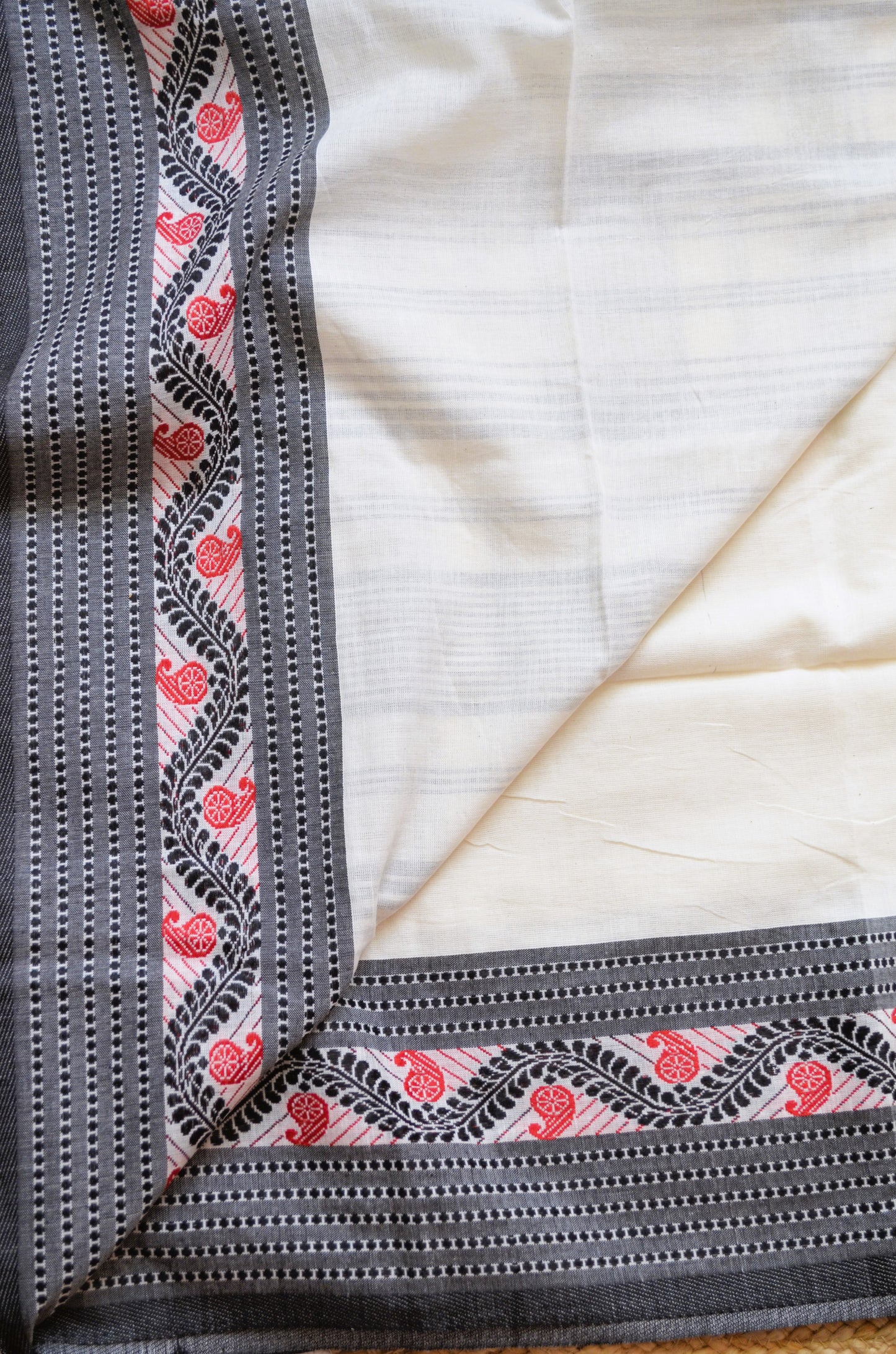 Off White Bengal Tangail Handloom Saree