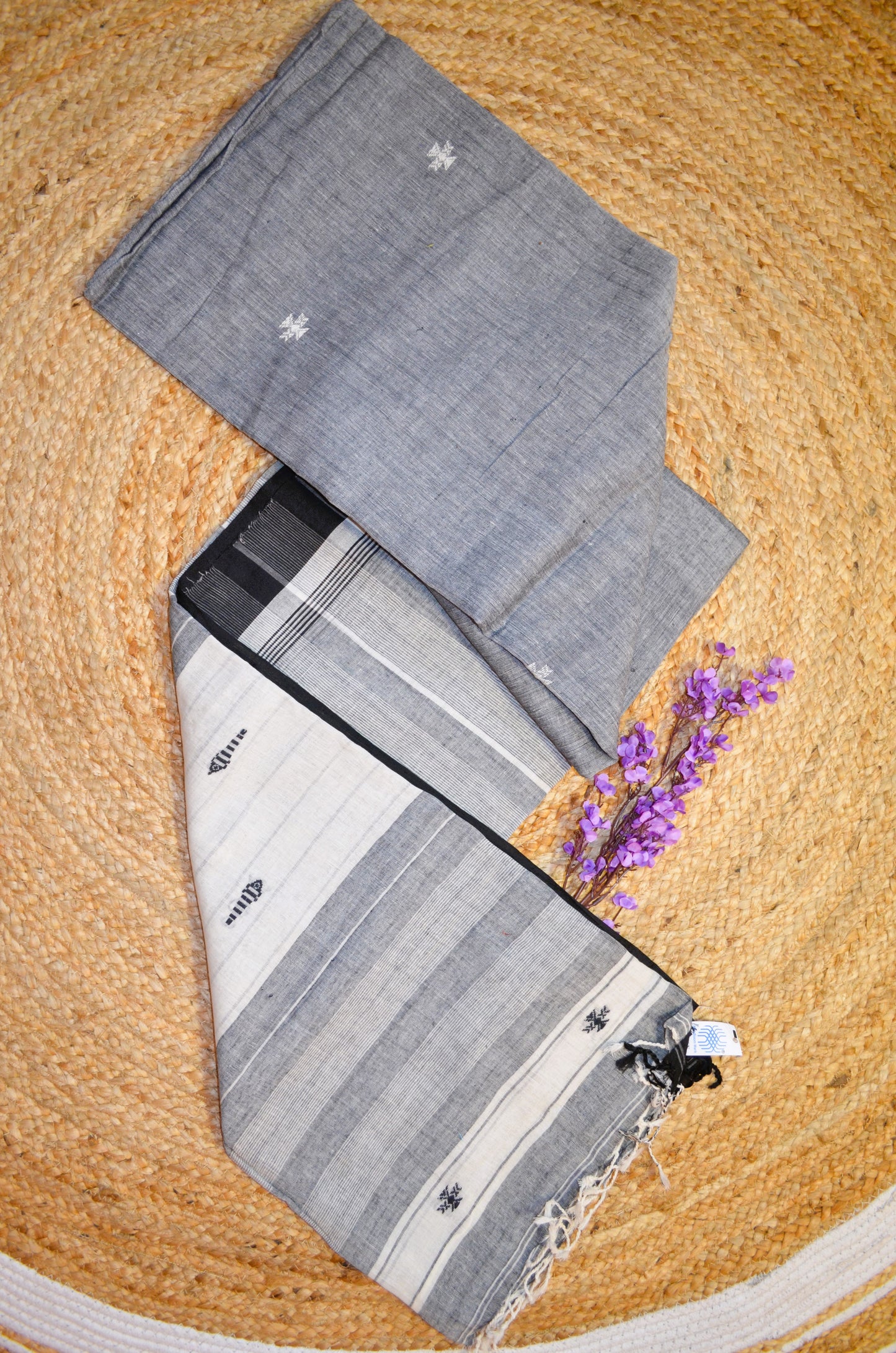 Grey White Buttery Mul Cotton Bengal Khadi Handloom Saree