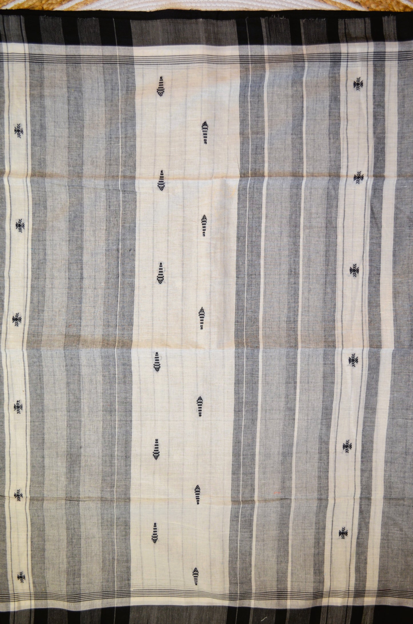 Grey White Buttery Mul Cotton Bengal Khadi Handloom Saree