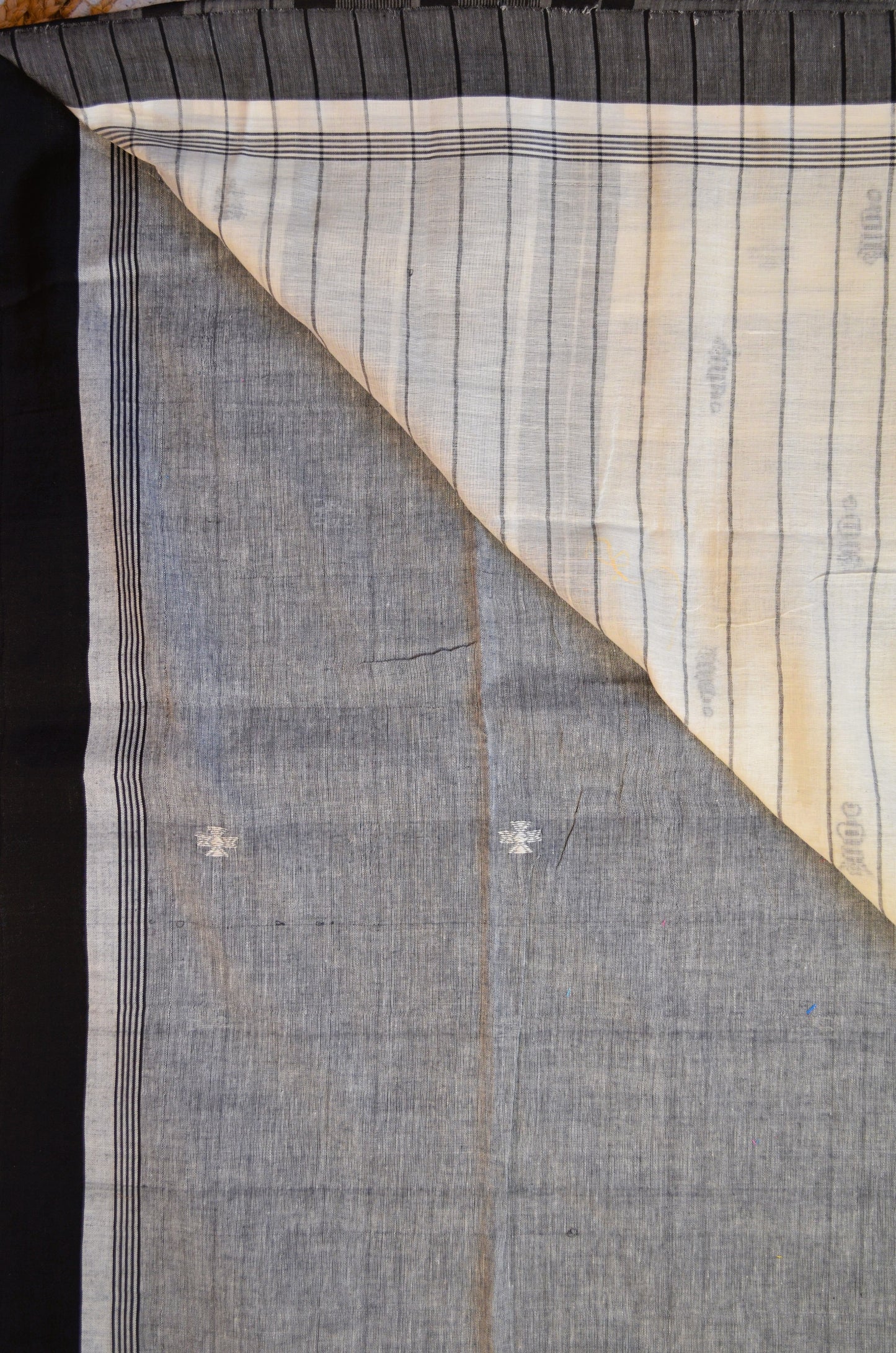 Grey White Buttery Mul Cotton Bengal Khadi Handloom Saree