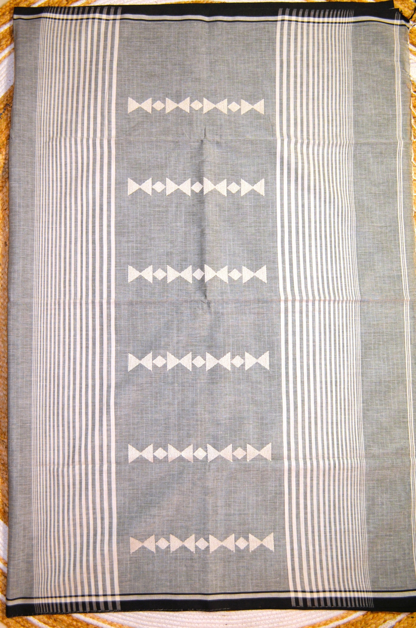 Grey Buttery Mul Cotton Bengal Tangail Handloom Saree