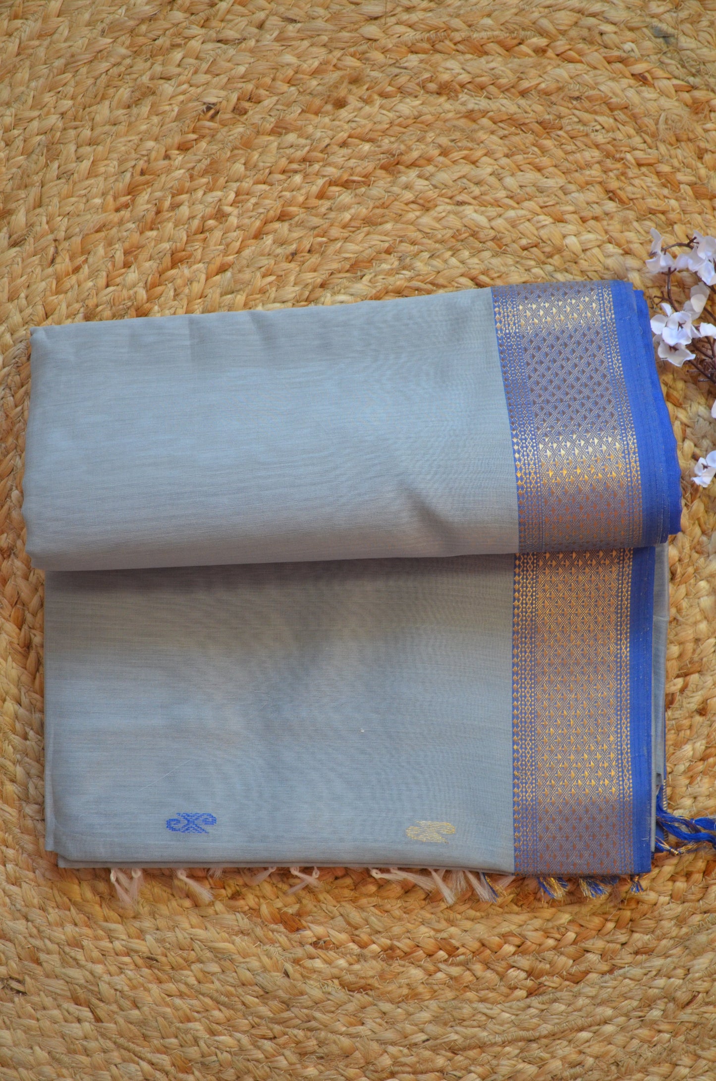 Grey Maheshwari Pure Silk Handloom Saree with Thread and Metal Zari