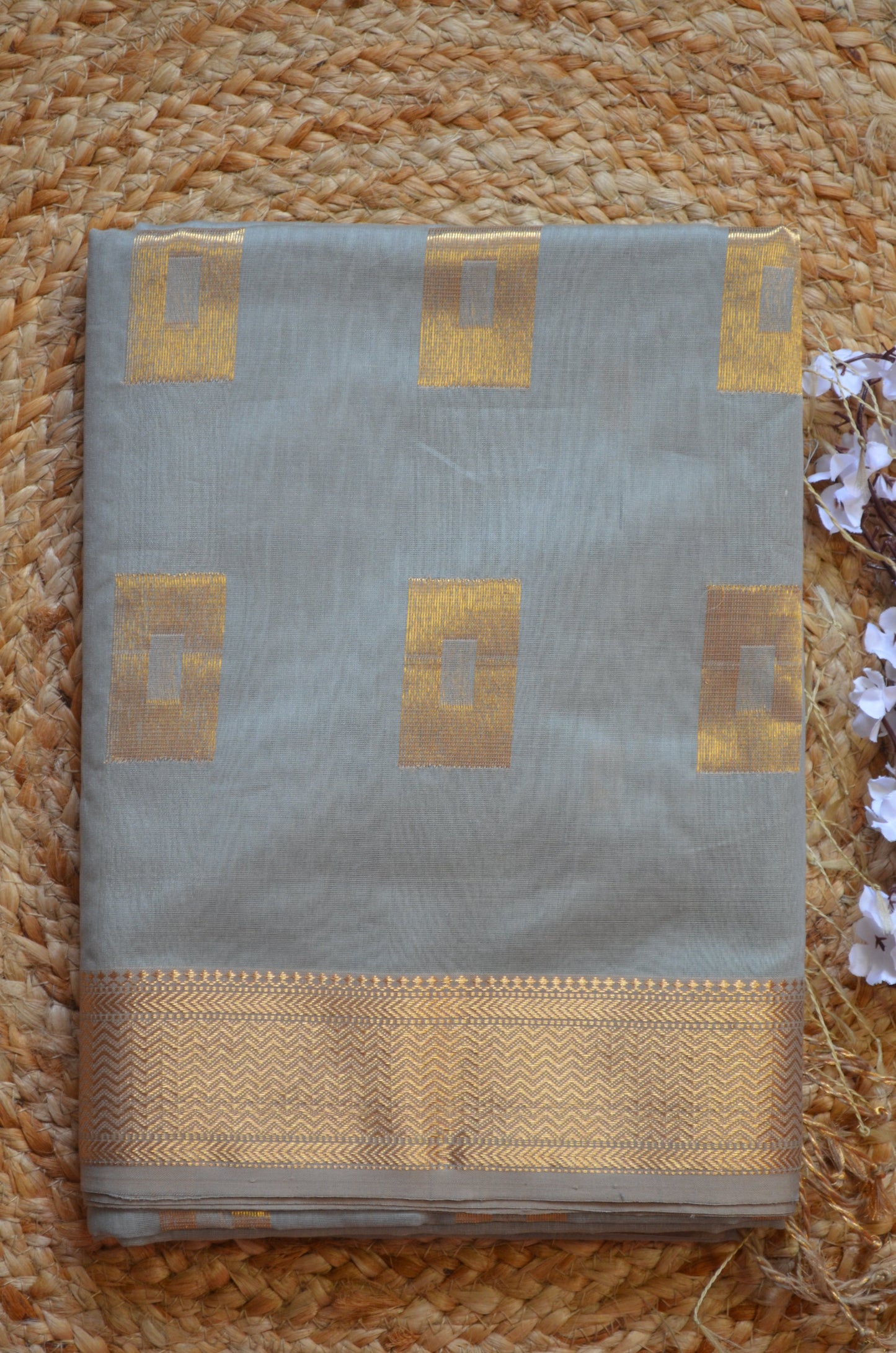 Grey Maheshwari Pure Silk Handloom Saree with Metal Zari
