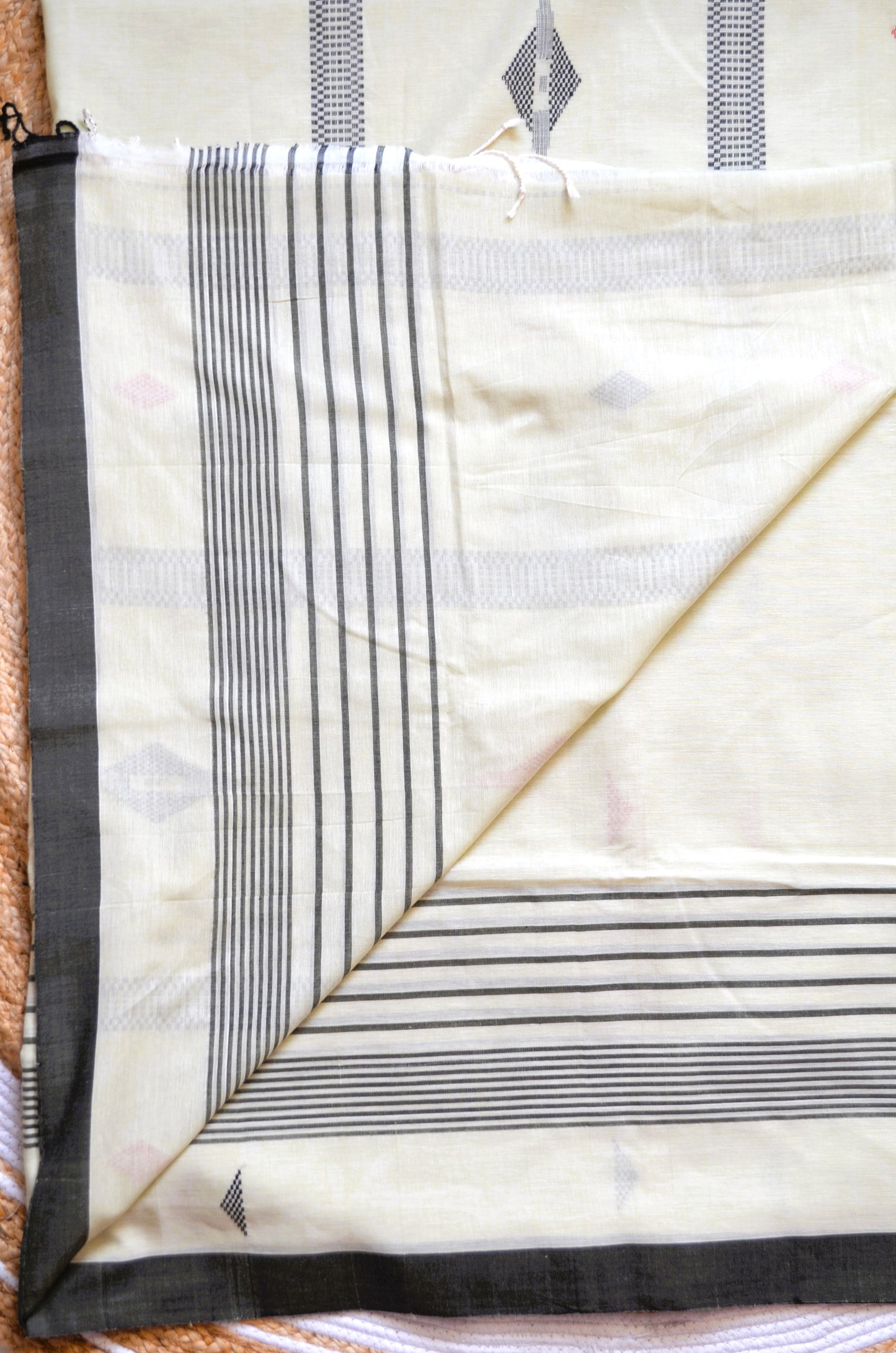 Beige Buttery Mul Cotton Bengal Muslin Handloom Saree