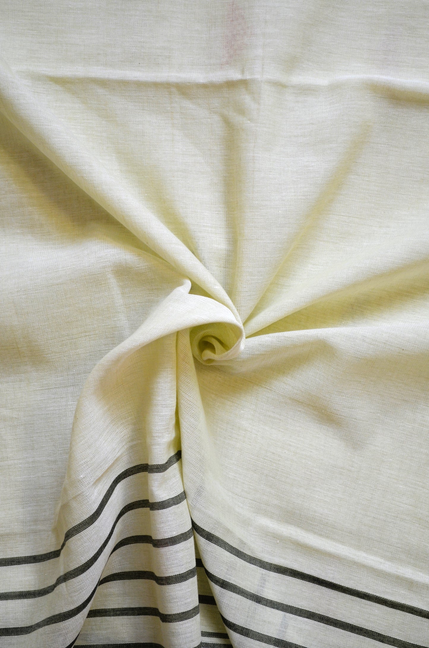 Beige Buttery Mul Cotton Bengal Muslin Handloom Saree