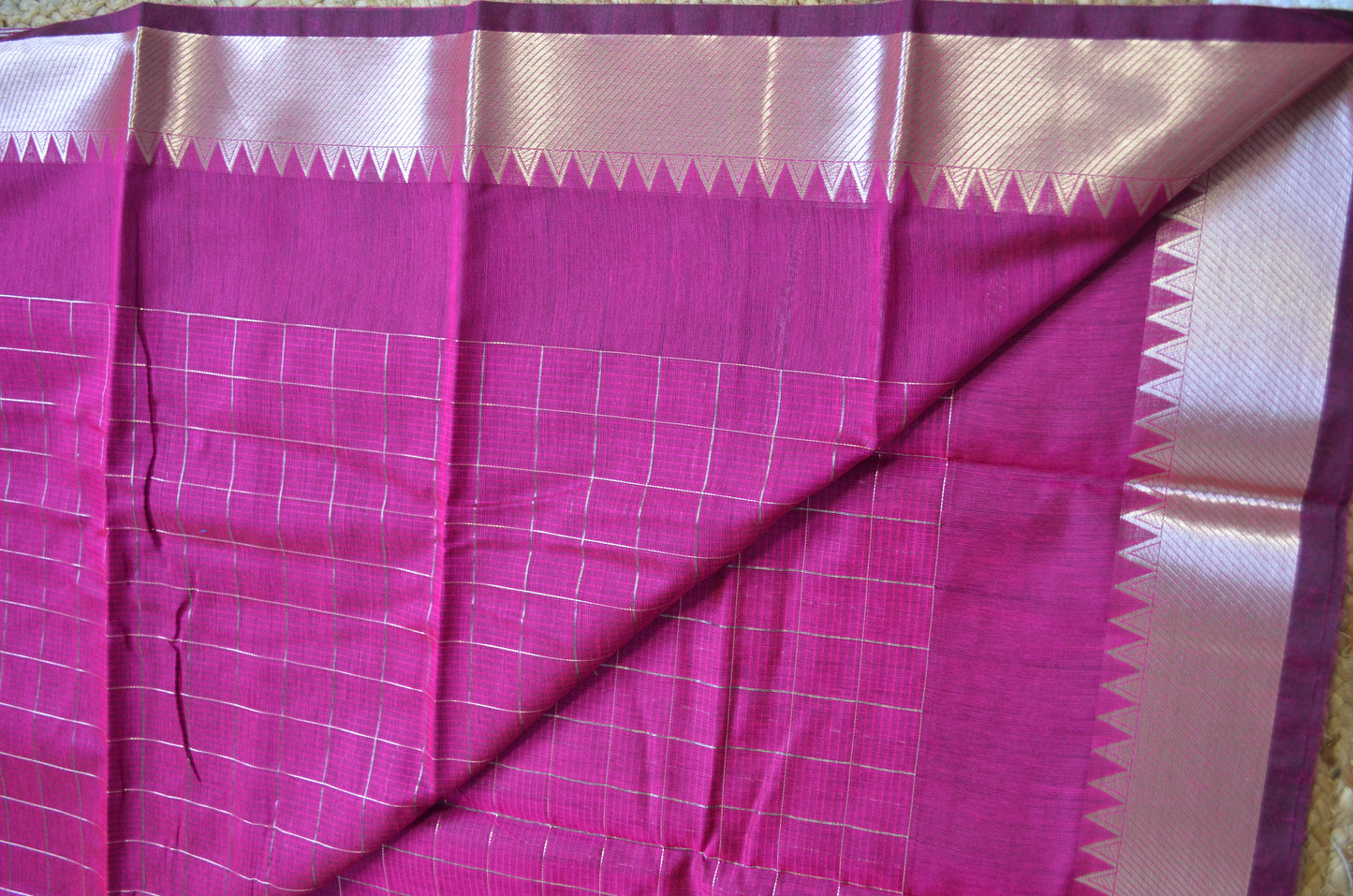 Magenta Mangalagiri Checks Cotton Silk Handloom Saree
