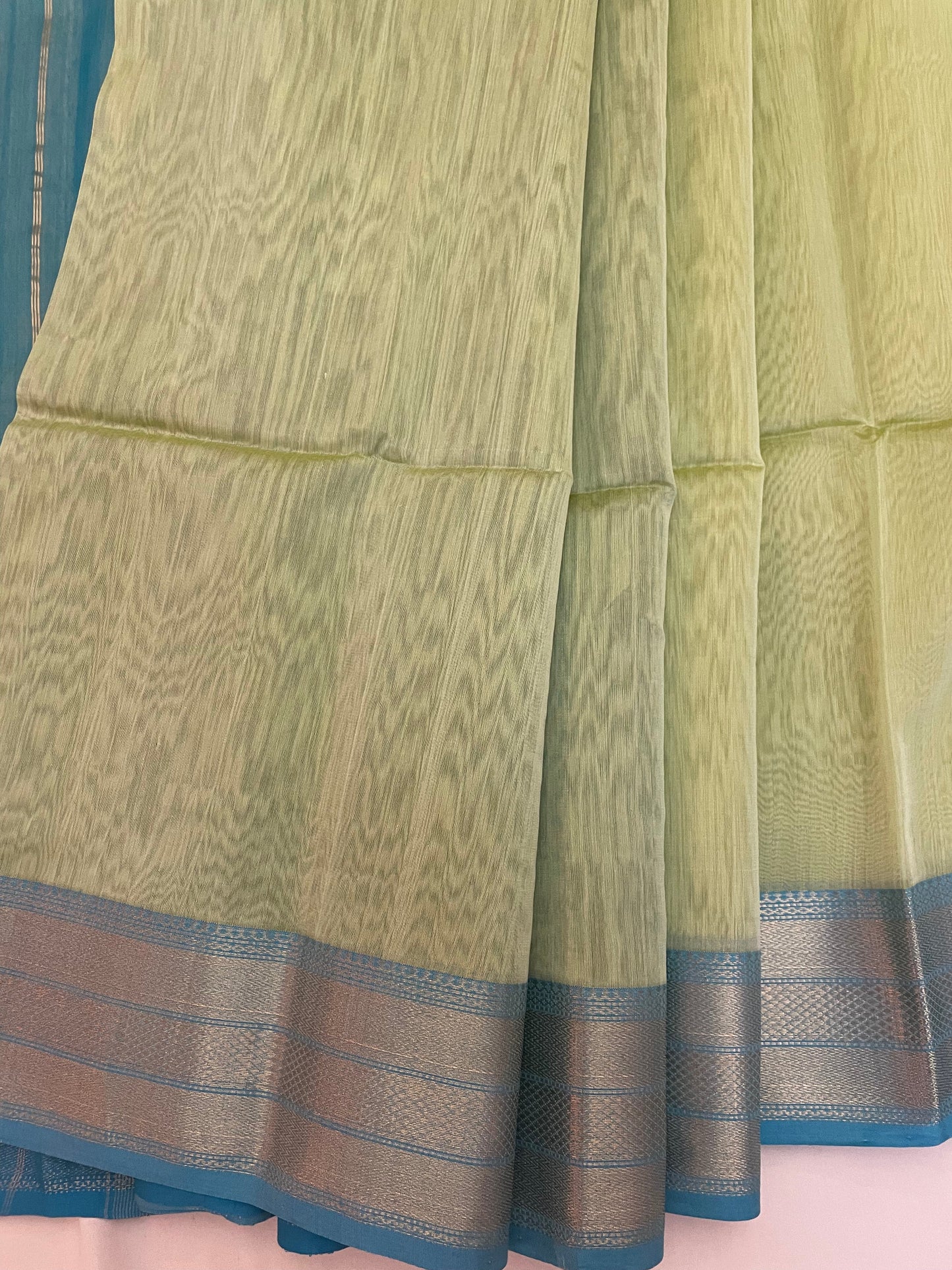 Light Pista Maheshwari Pure Silk Handloom Saree with Metal Zari