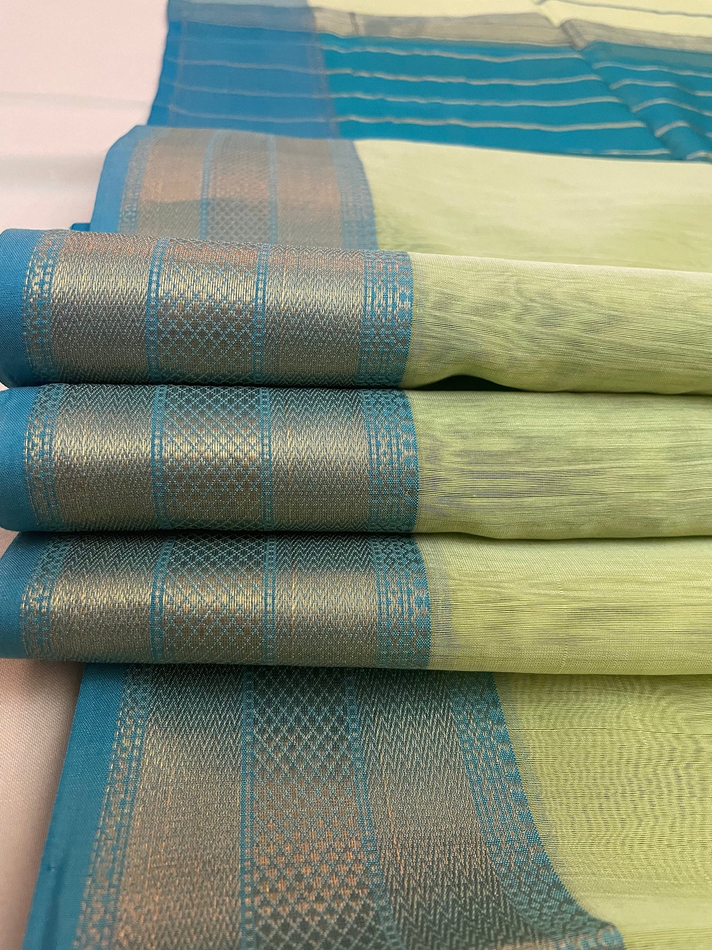 Light Pista Maheshwari Pure Silk Handloom Saree with Metal Zari